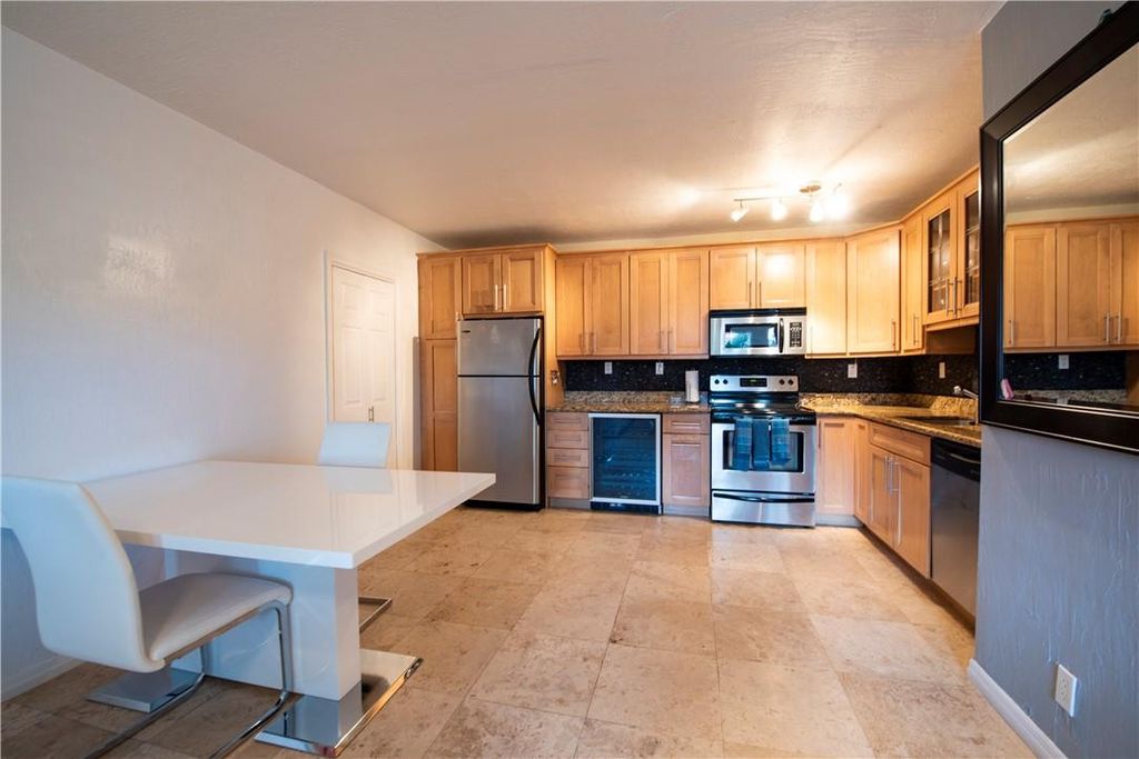 Photo of 530 NE 15th Court #2, Fort Lauderdale, FL 33304 (MLS # F10549927)