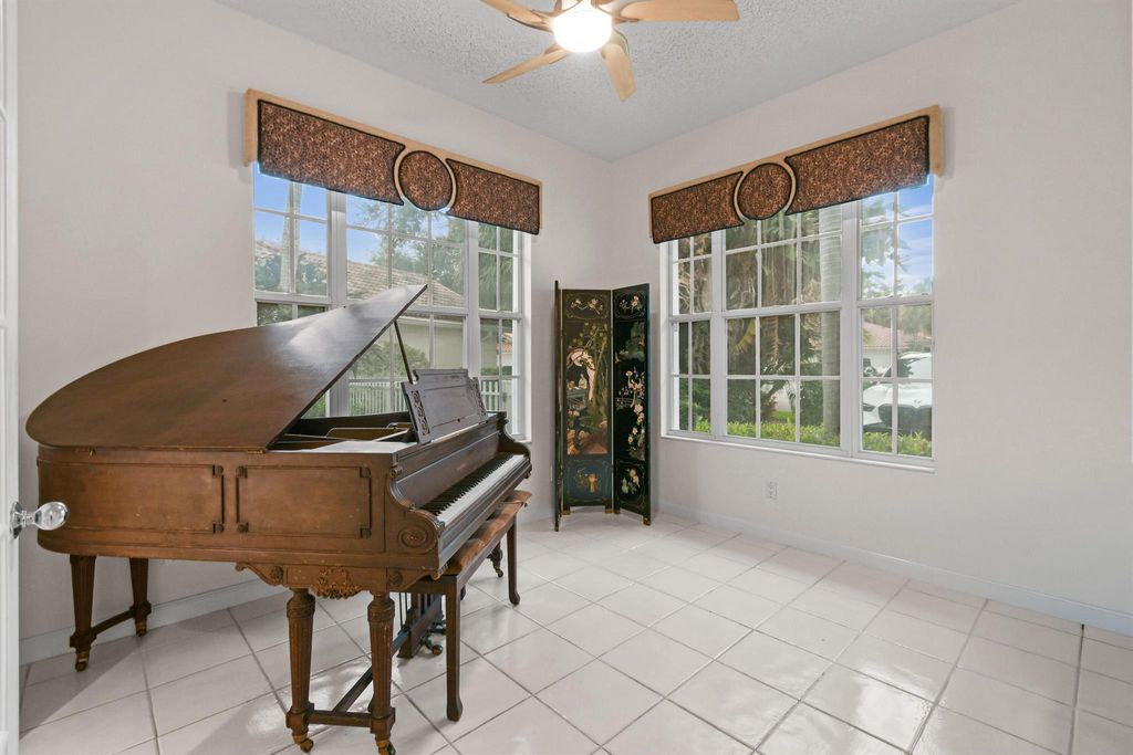 Photo of 424 Kelsey Park Drive, Palm Beach Gardens, FL 33410 (MLS # R11118289)
