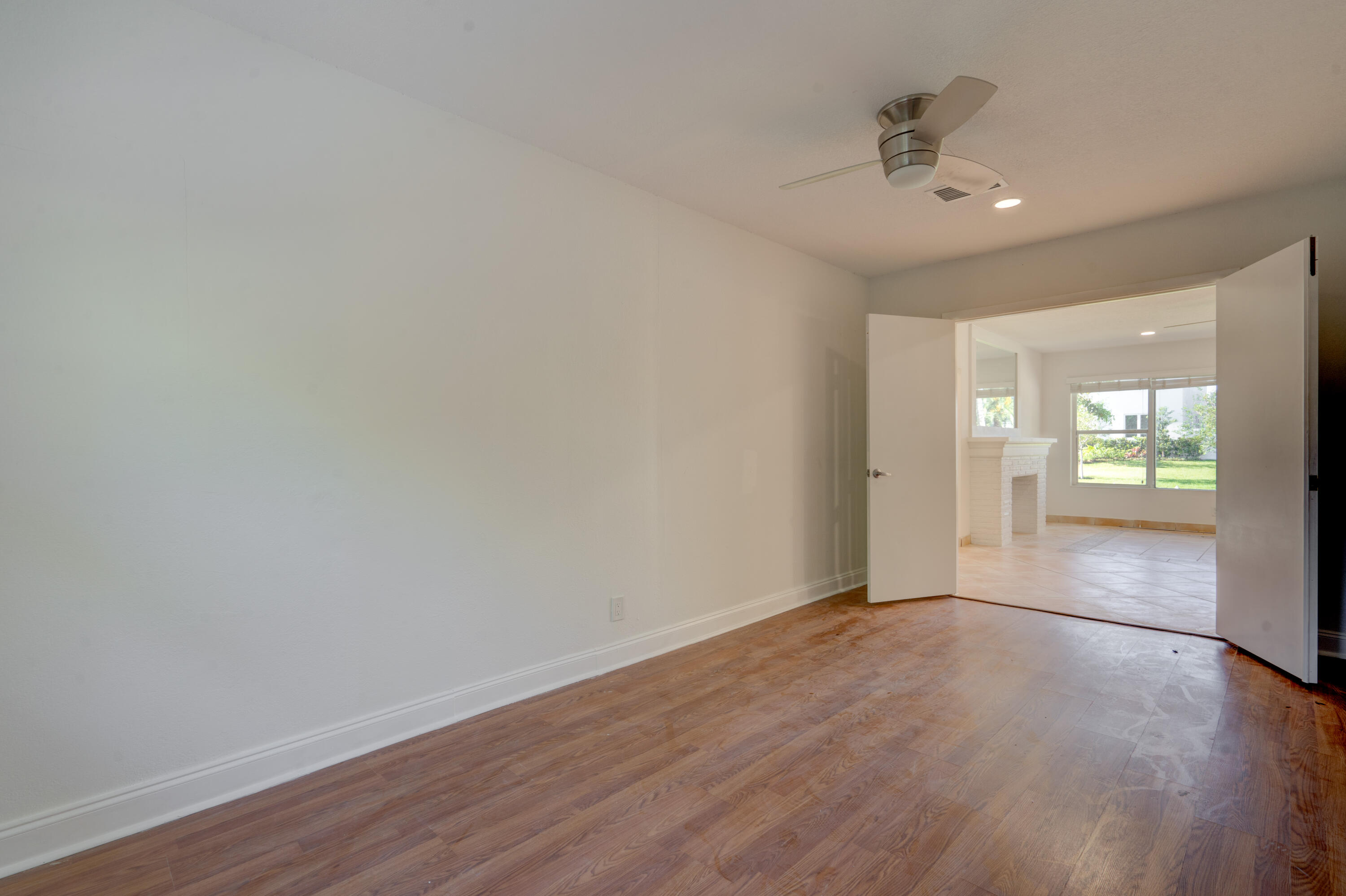 HILLSBORO SHORES SEC B - Residential Lease