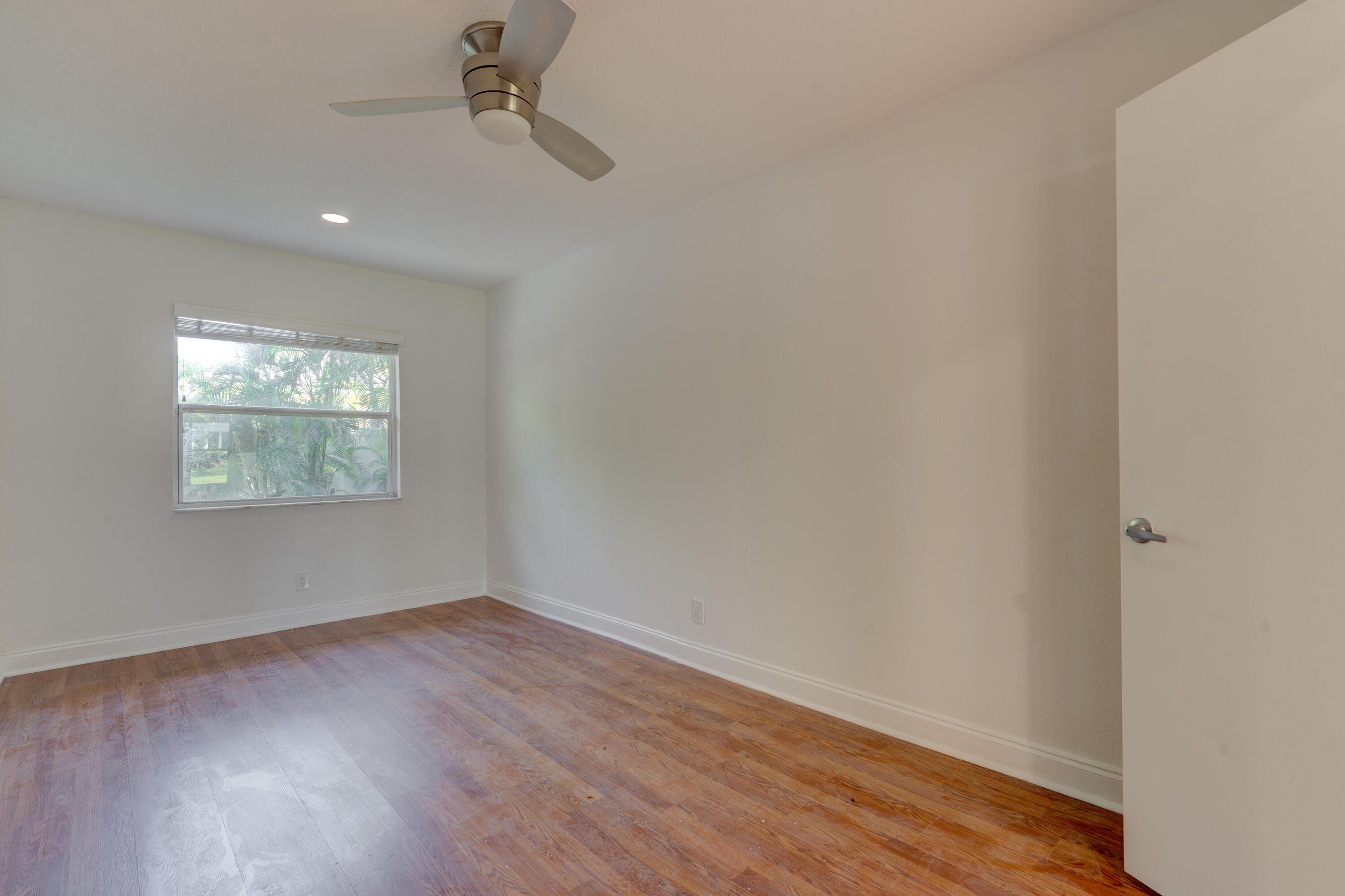 HILLSBORO SHORES SEC B - Residential Lease