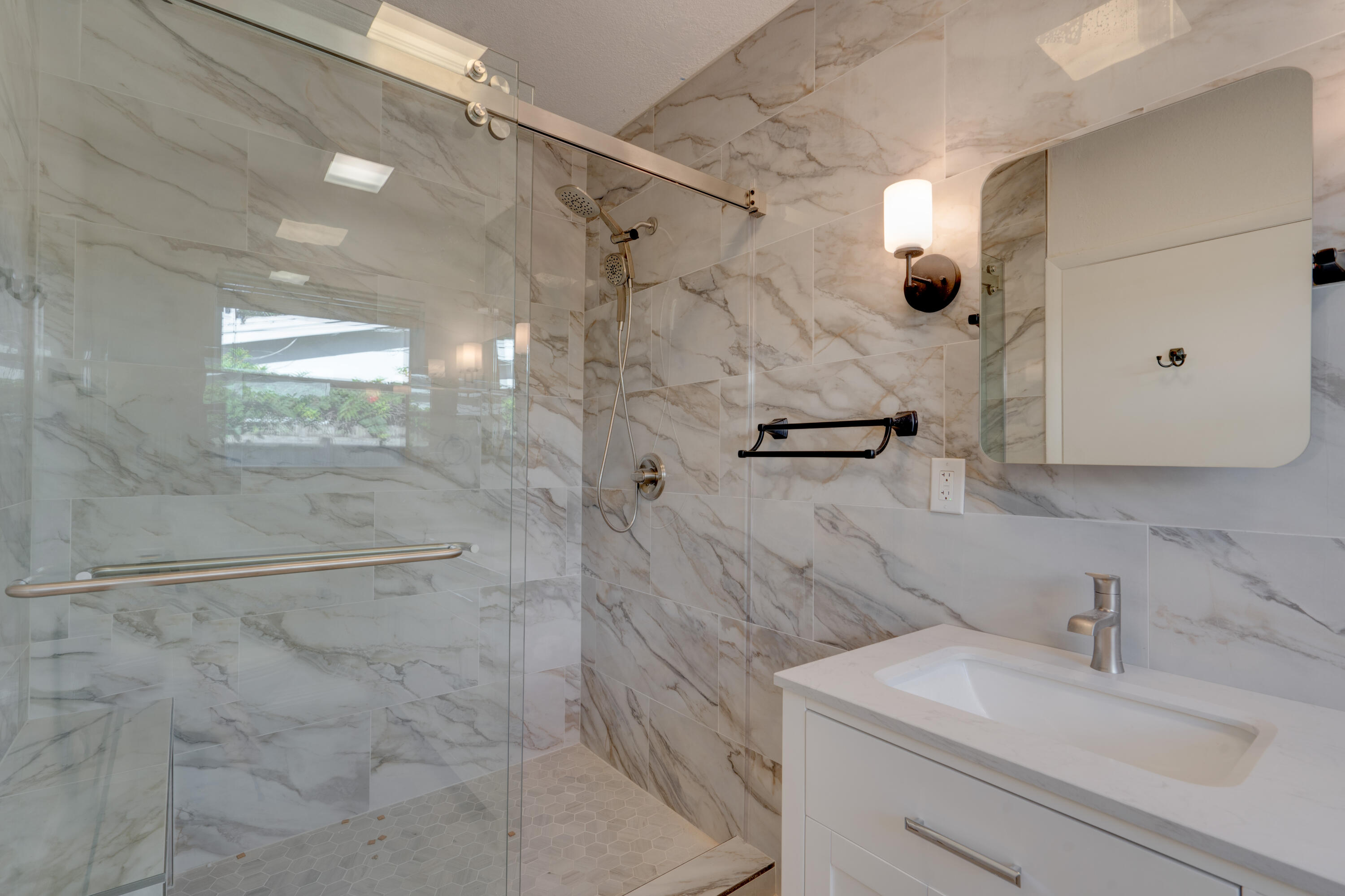 HILLSBORO SHORES SEC B - Residential Lease