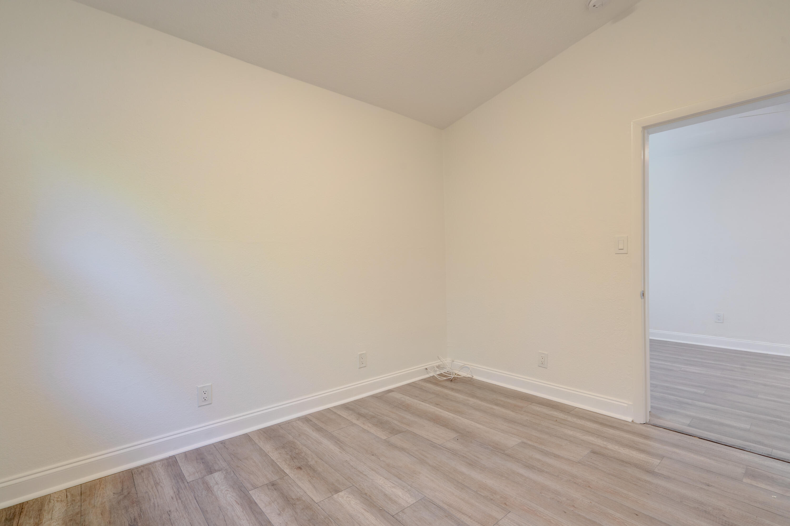 HILLSBORO SHORES SEC B - Residential Lease