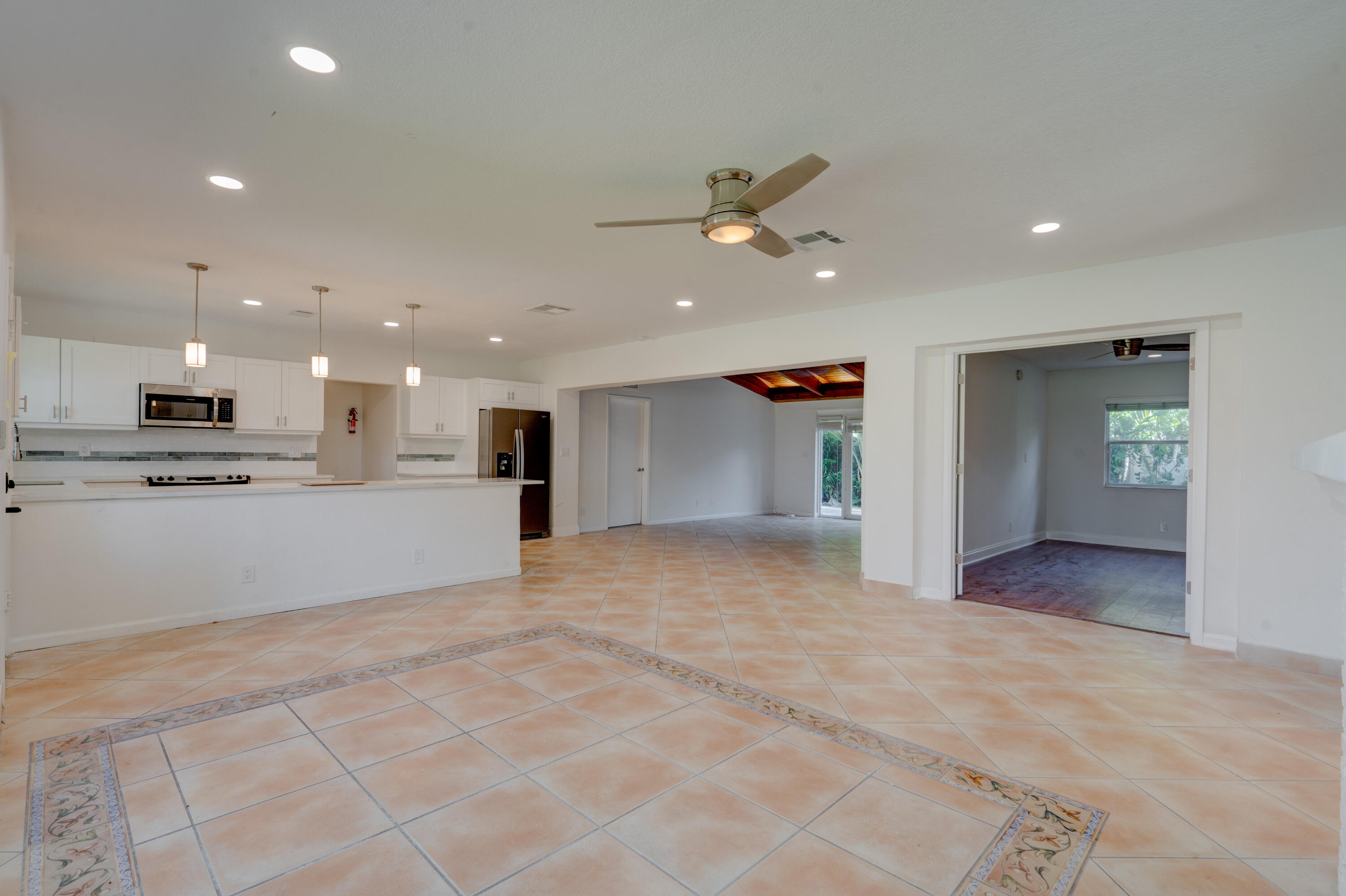 HILLSBORO SHORES SEC B - Residential Lease