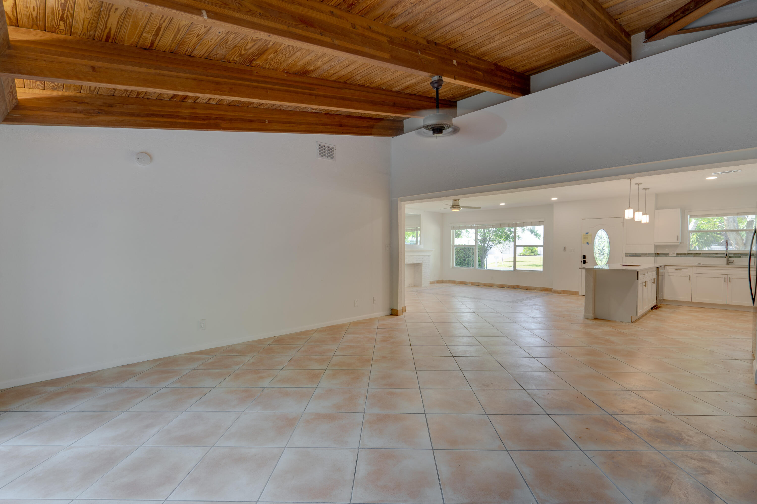 HILLSBORO SHORES SEC B - Residential Lease