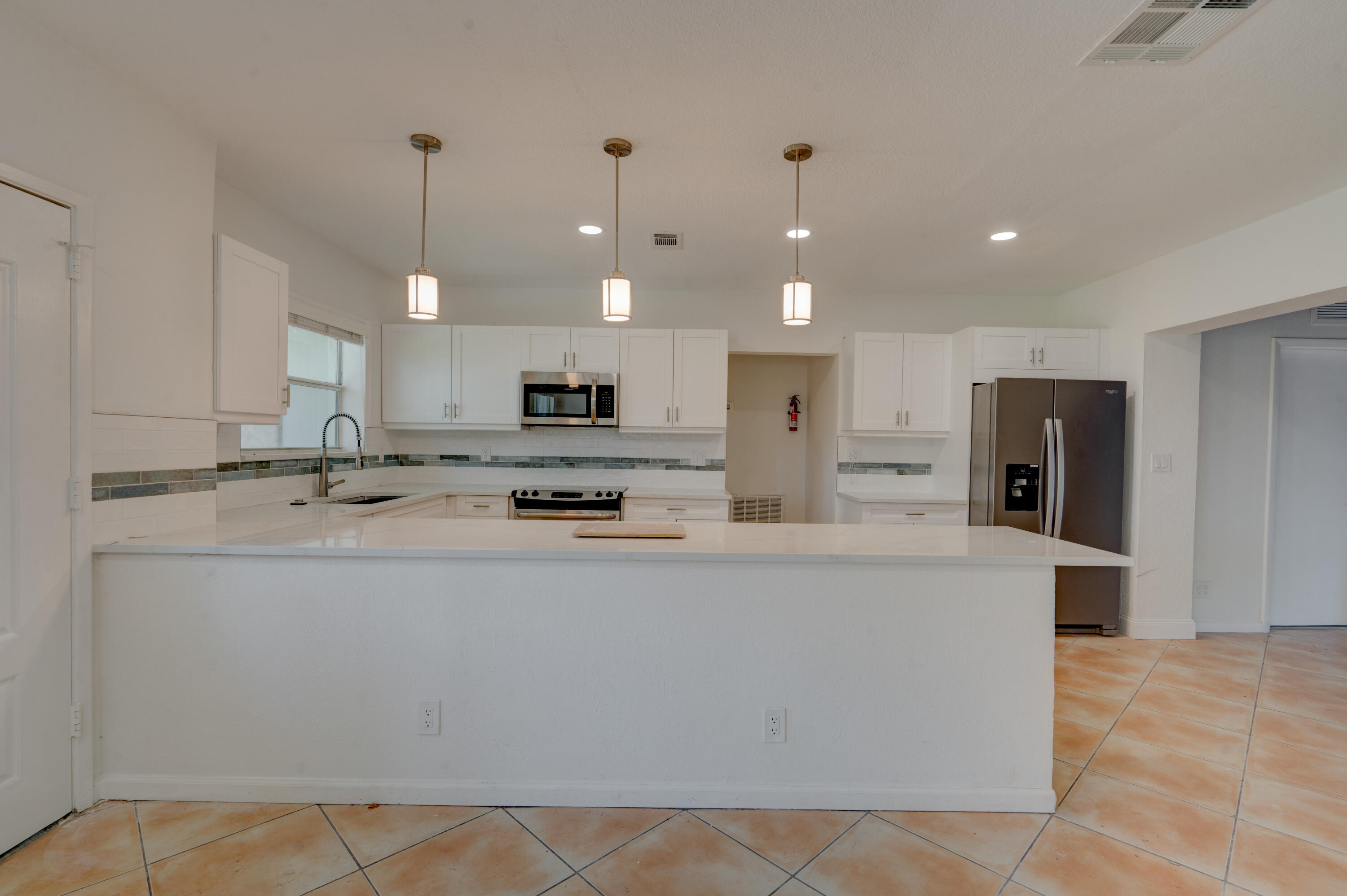 HILLSBORO SHORES SEC B - Residential Lease