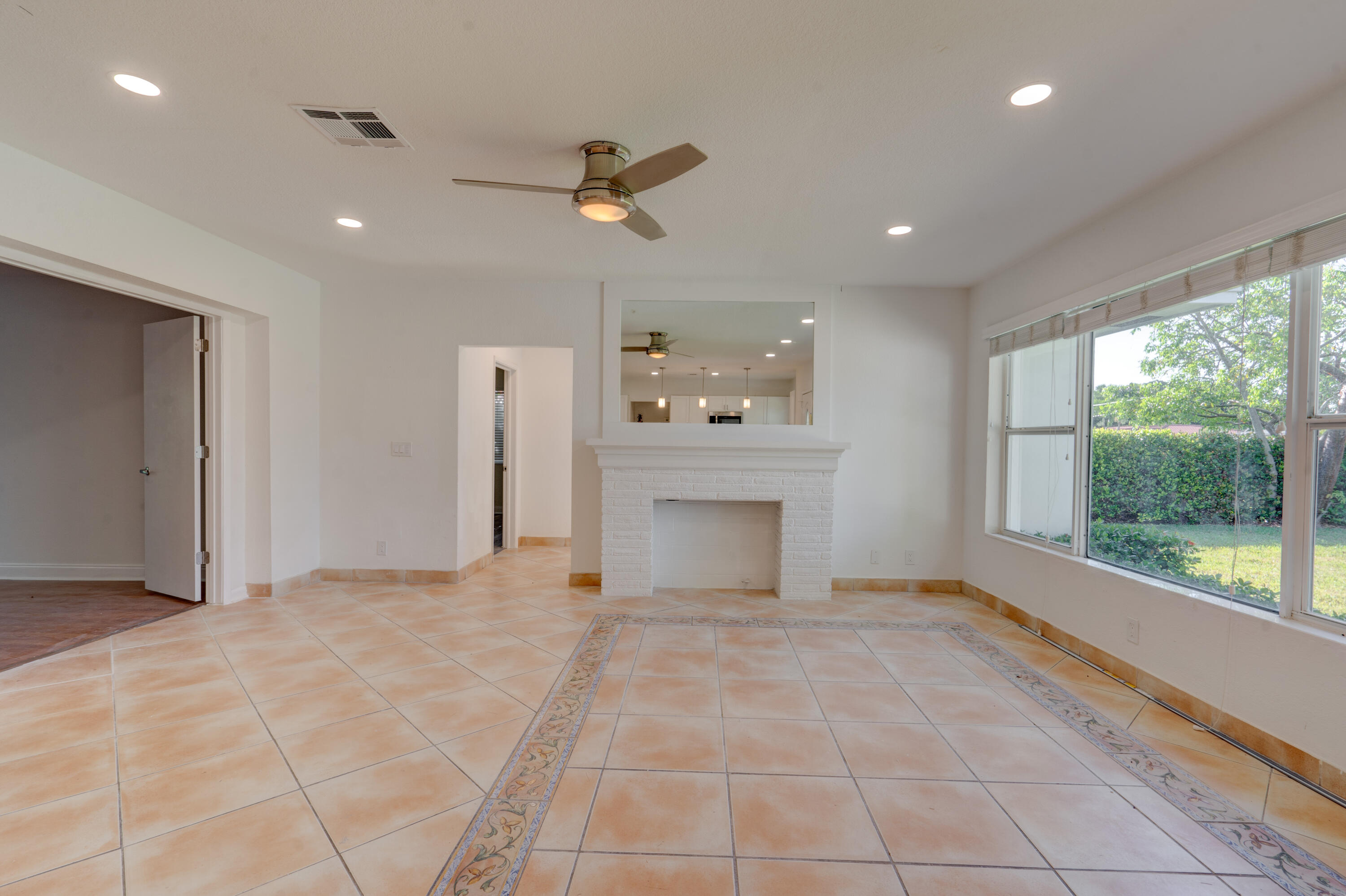 HILLSBORO SHORES SEC B - Residential Lease