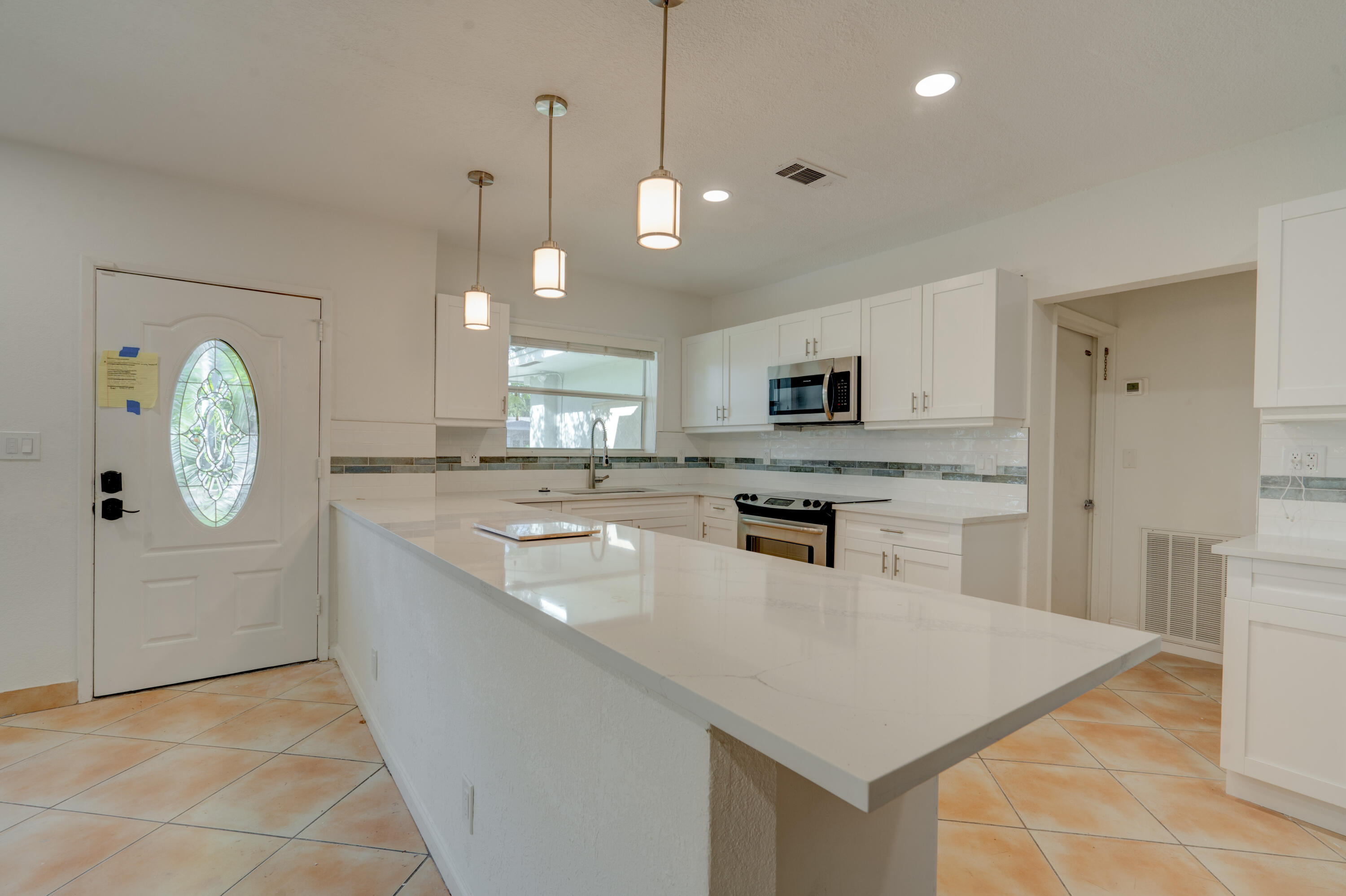 HILLSBORO SHORES SEC B - Residential Lease