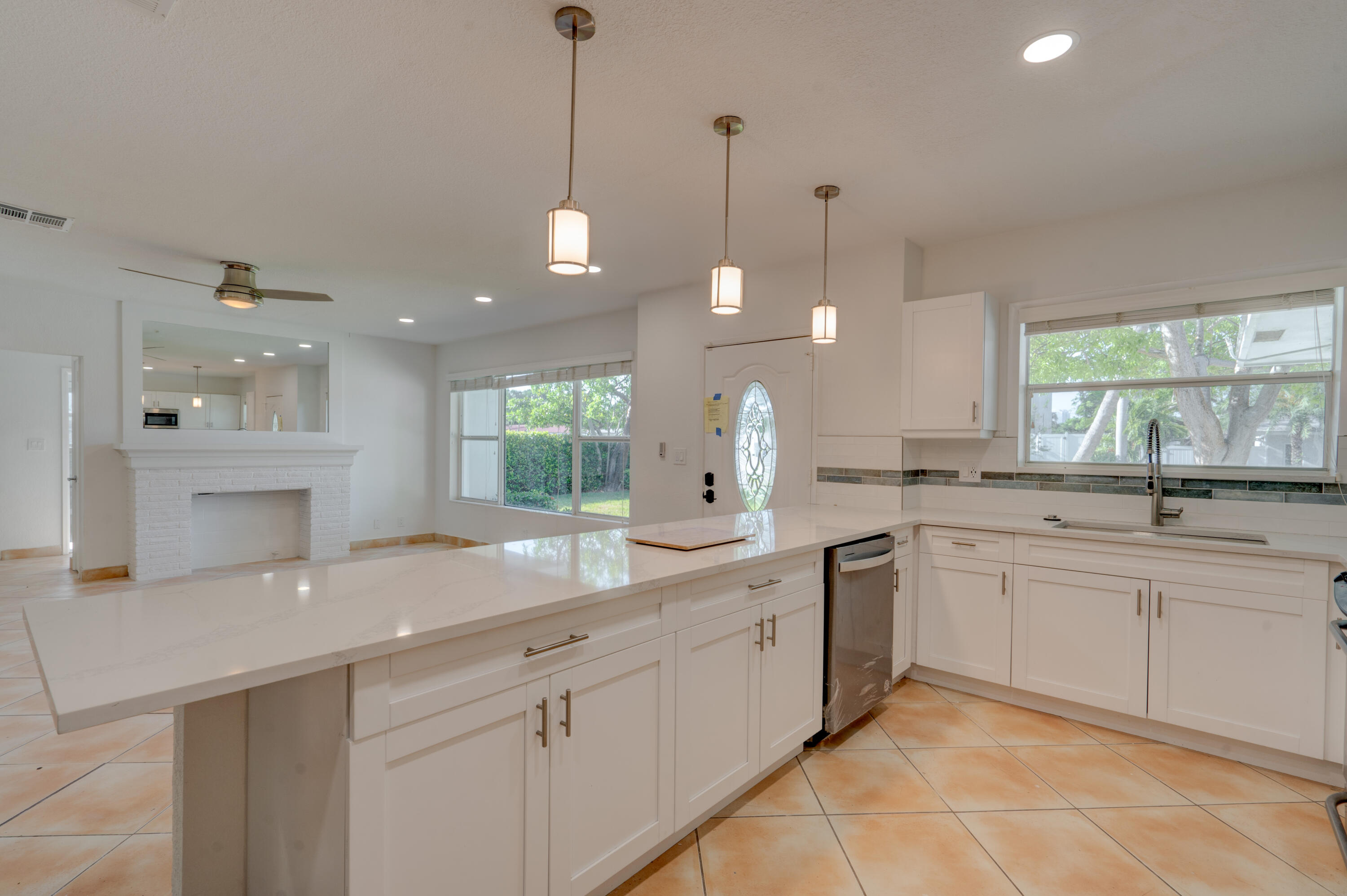 HILLSBORO SHORES SEC B - Residential Lease