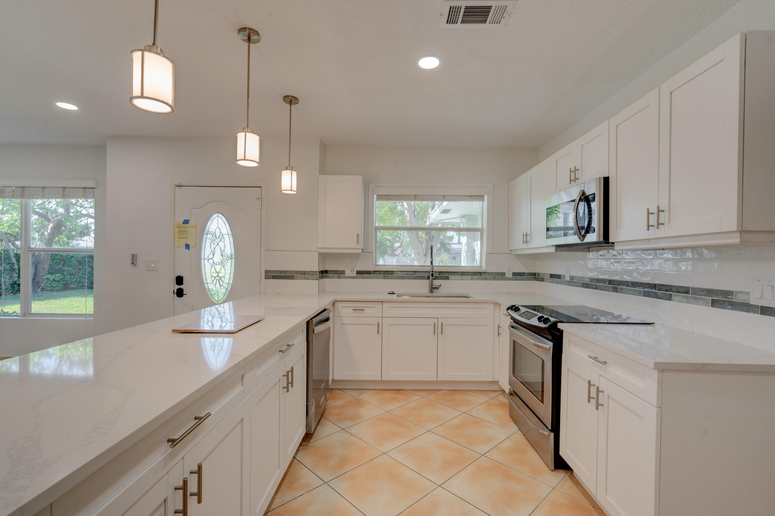 HILLSBORO SHORES SEC B - Residential Lease