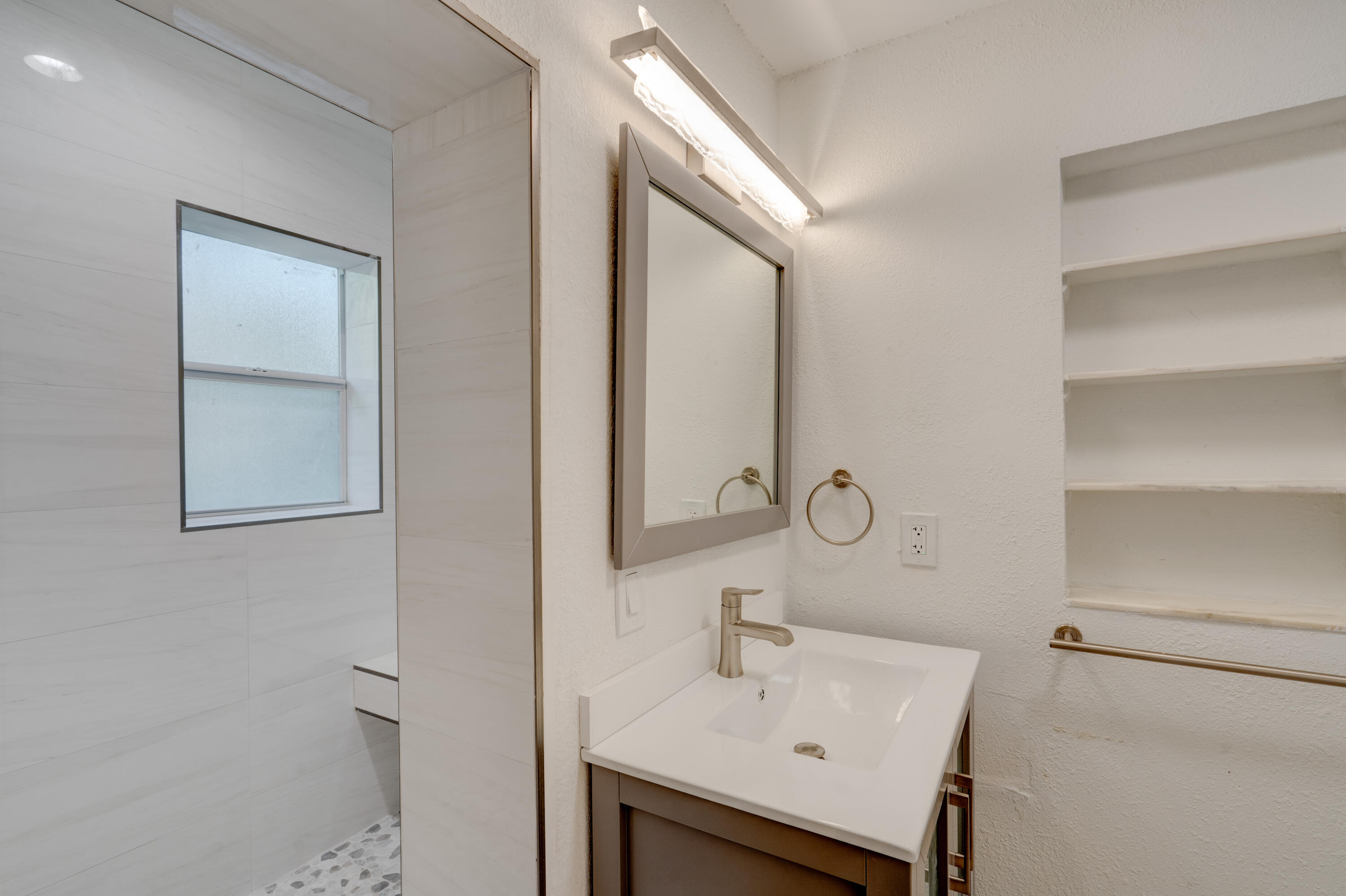 HILLSBORO SHORES SEC B - Residential Lease