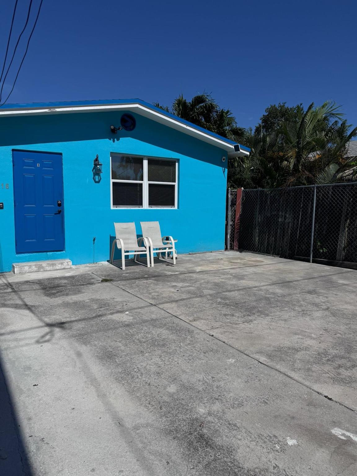 Perfectly located close to downtown, just 5 minutes from the beach, featuring 2 driveways and a fully remodeled interior.