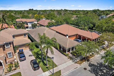 153 Via Rosina, Jupiter, FL MLS: R11069529