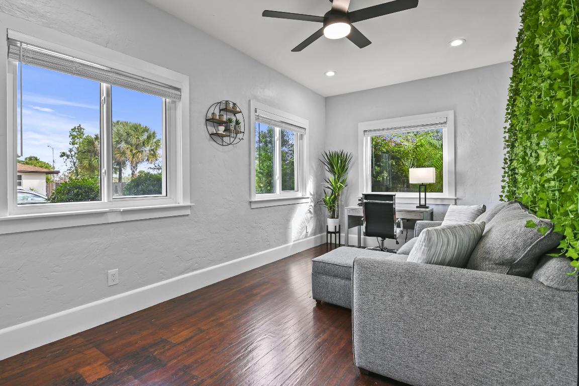 ESTATES OF SOUTH PALM BEACH - Residential Income