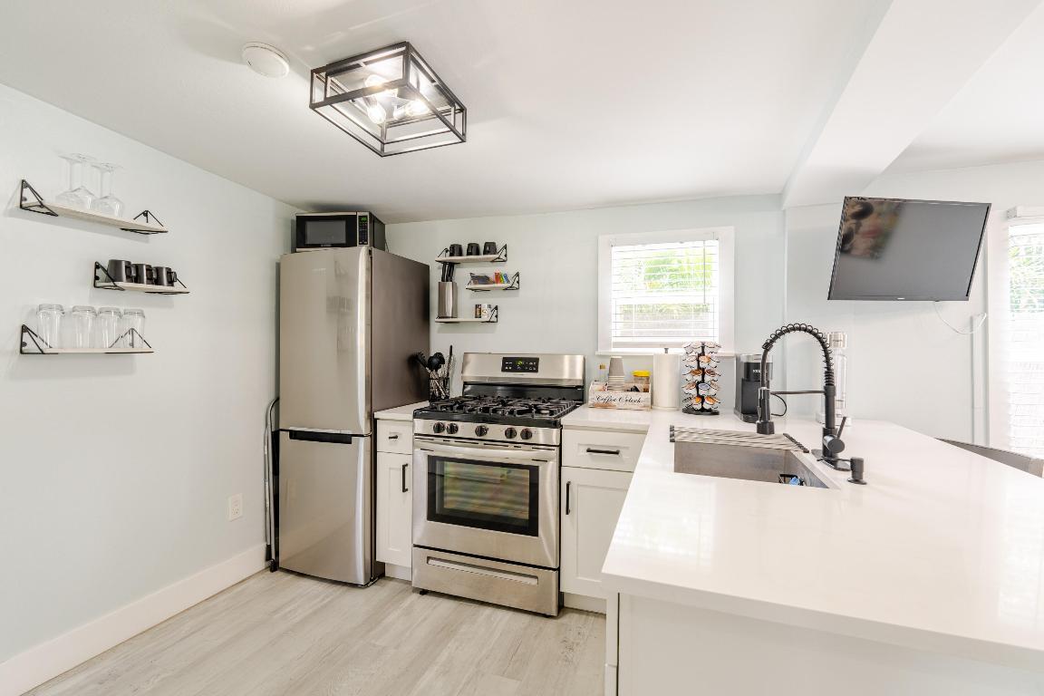 ESTATES OF SOUTH PALM BEACH - Residential Income