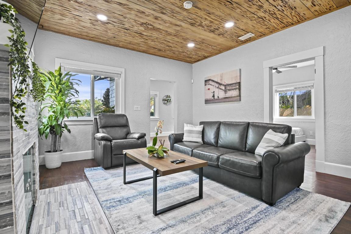 ESTATES OF SOUTH PALM BEACH - Residential Income