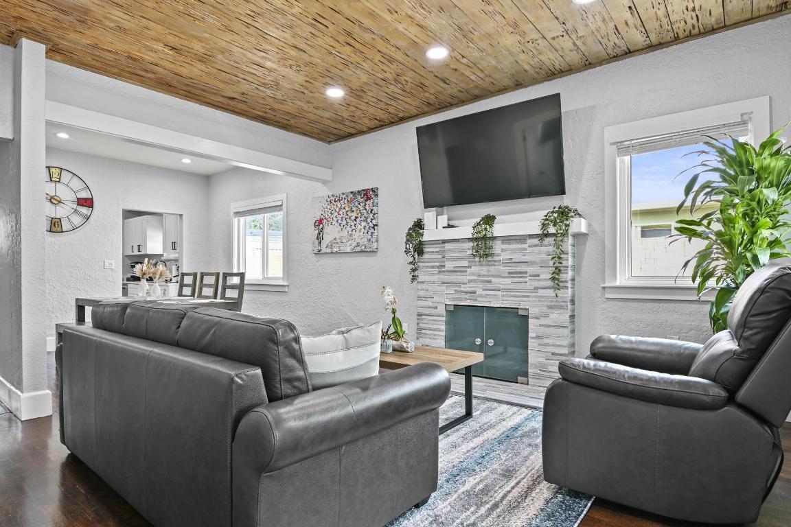 ESTATES OF SOUTH PALM BEACH - Residential Income