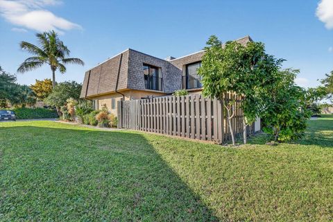 5204 Waterview Circle Palm Springs FL 33461