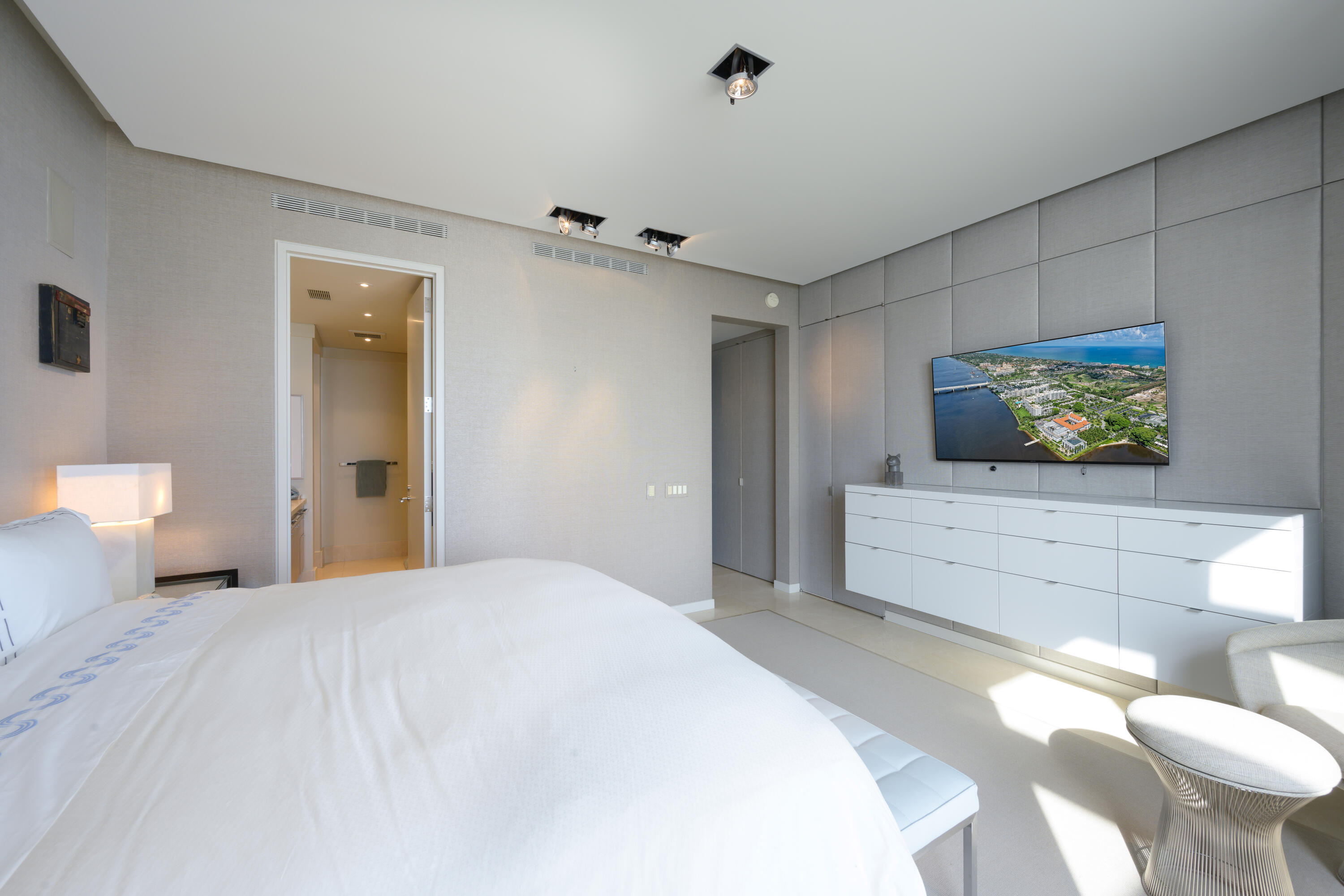 FOUR HUNDRED SO OCEAN BLVD CONDO - Residential