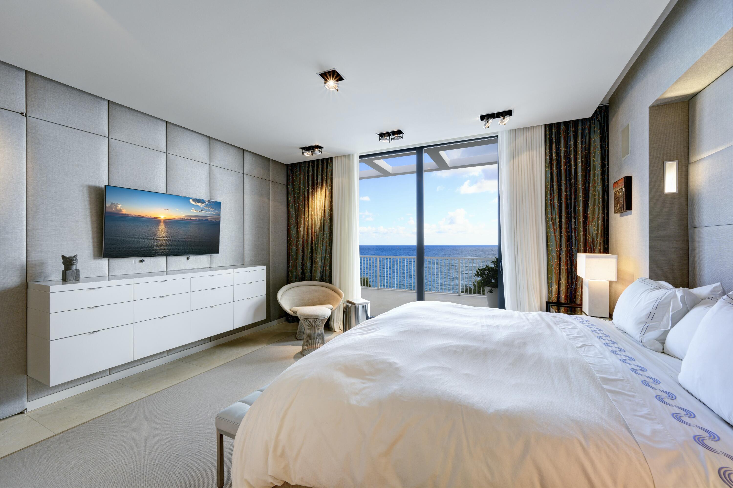 FOUR HUNDRED SO OCEAN BLVD CONDO - Residential