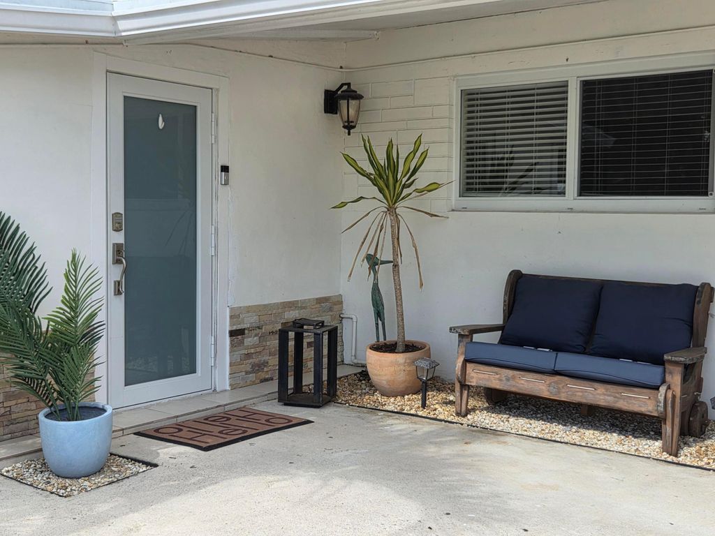 Photo of 18948 SE Homewood Ave Avenue SE, Tequesta, FL 33469 (MLS # B26021528)