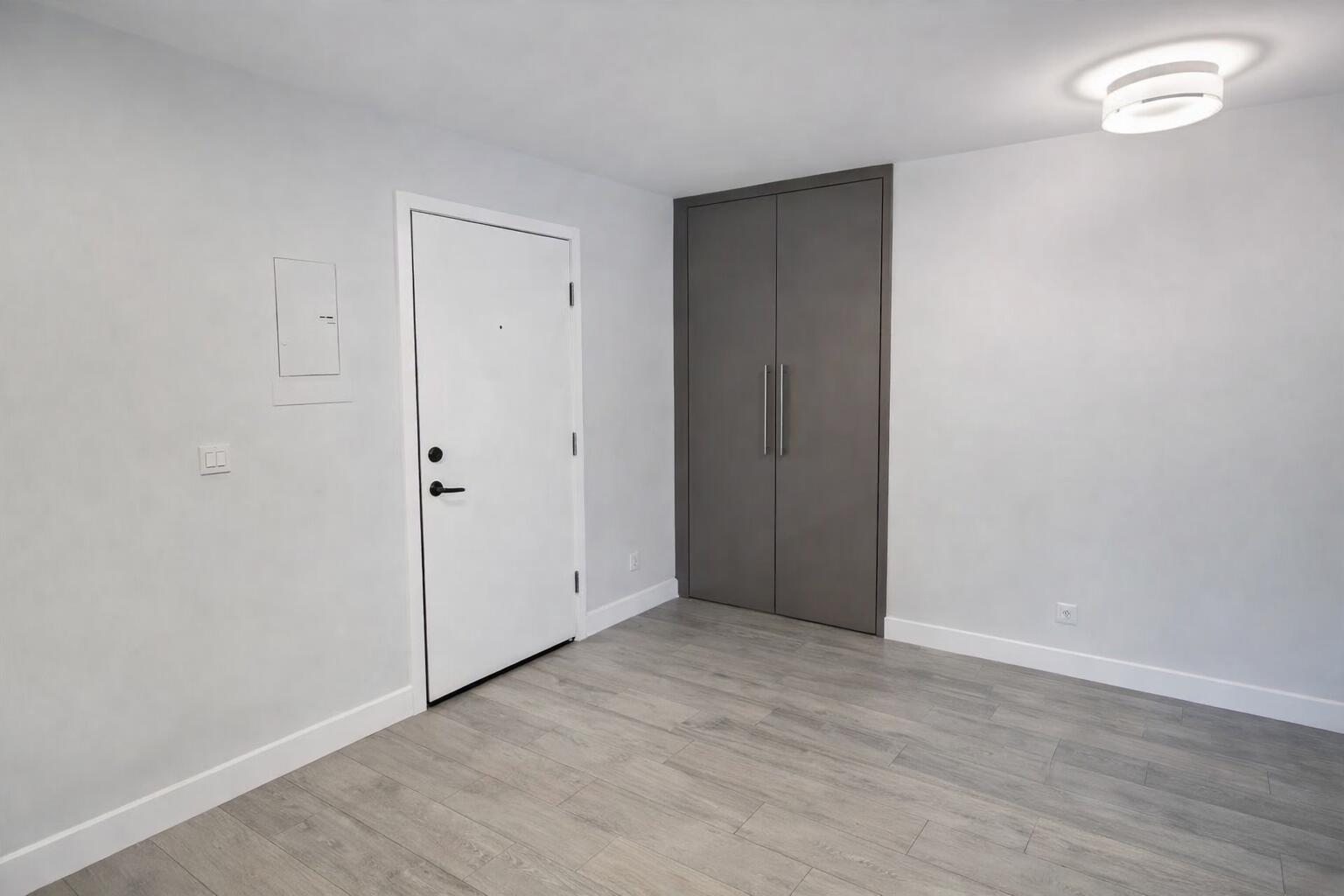 3220 Bayview Drive 211