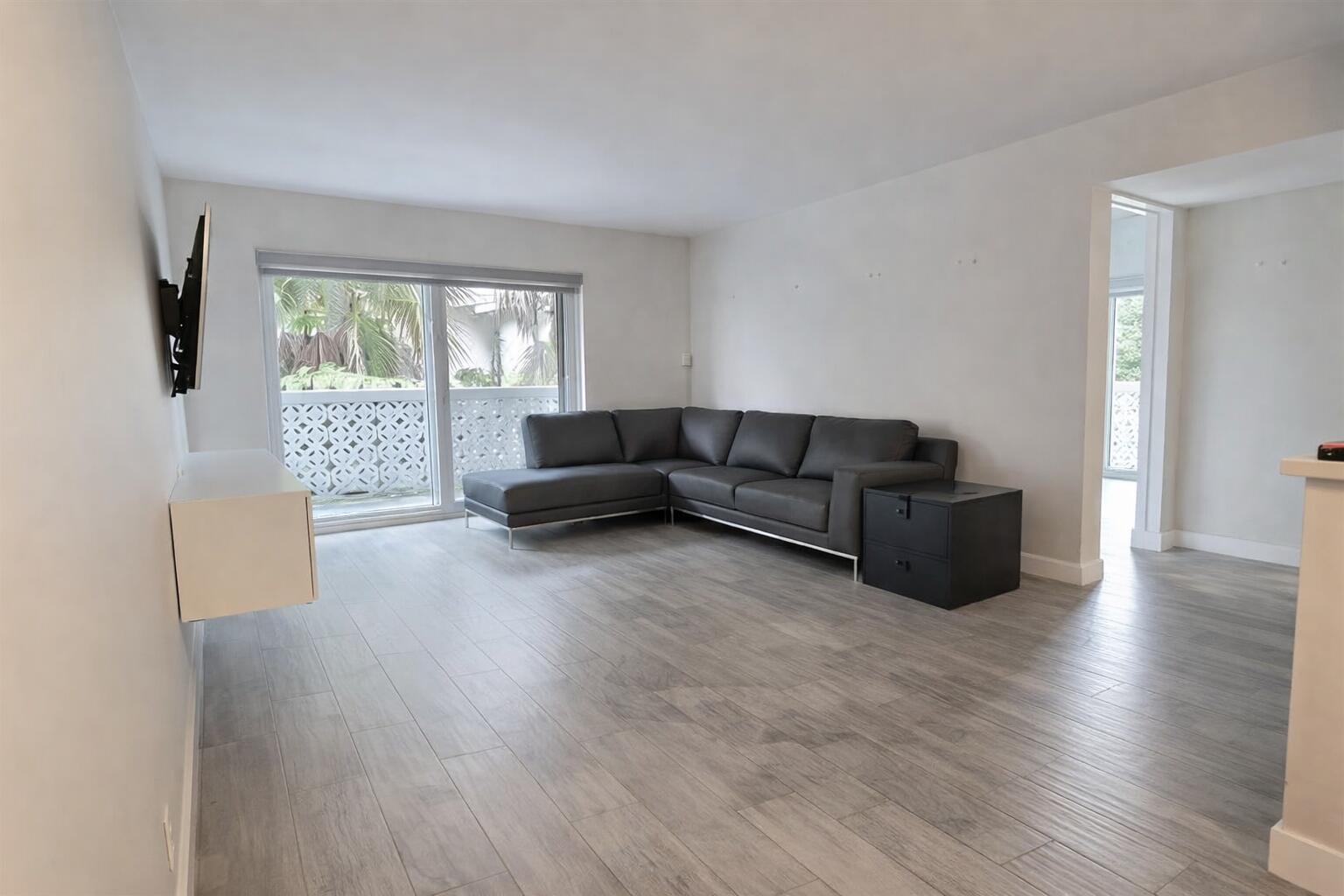 3220 Bayview Drive 211