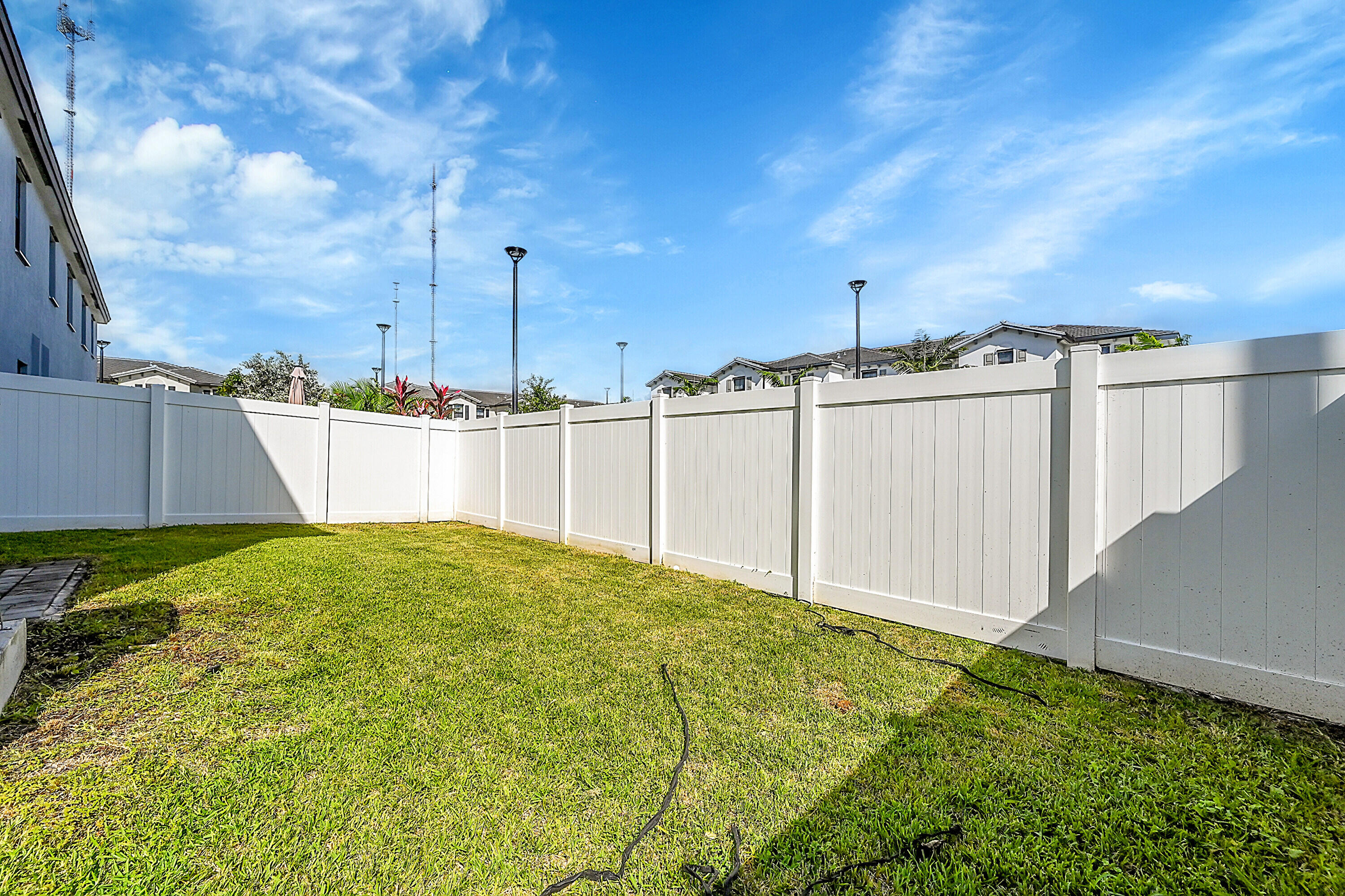 VISTA LAGO - Residential