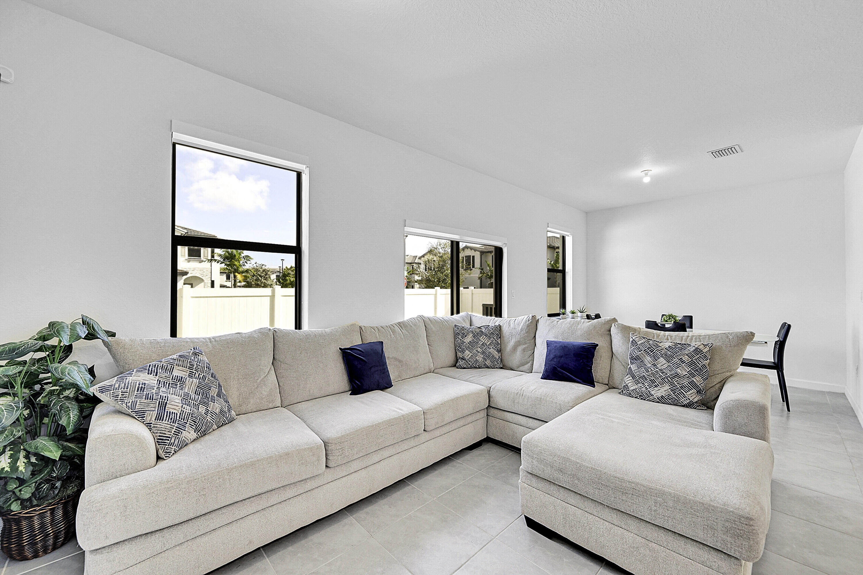 VISTA LAGO - Residential