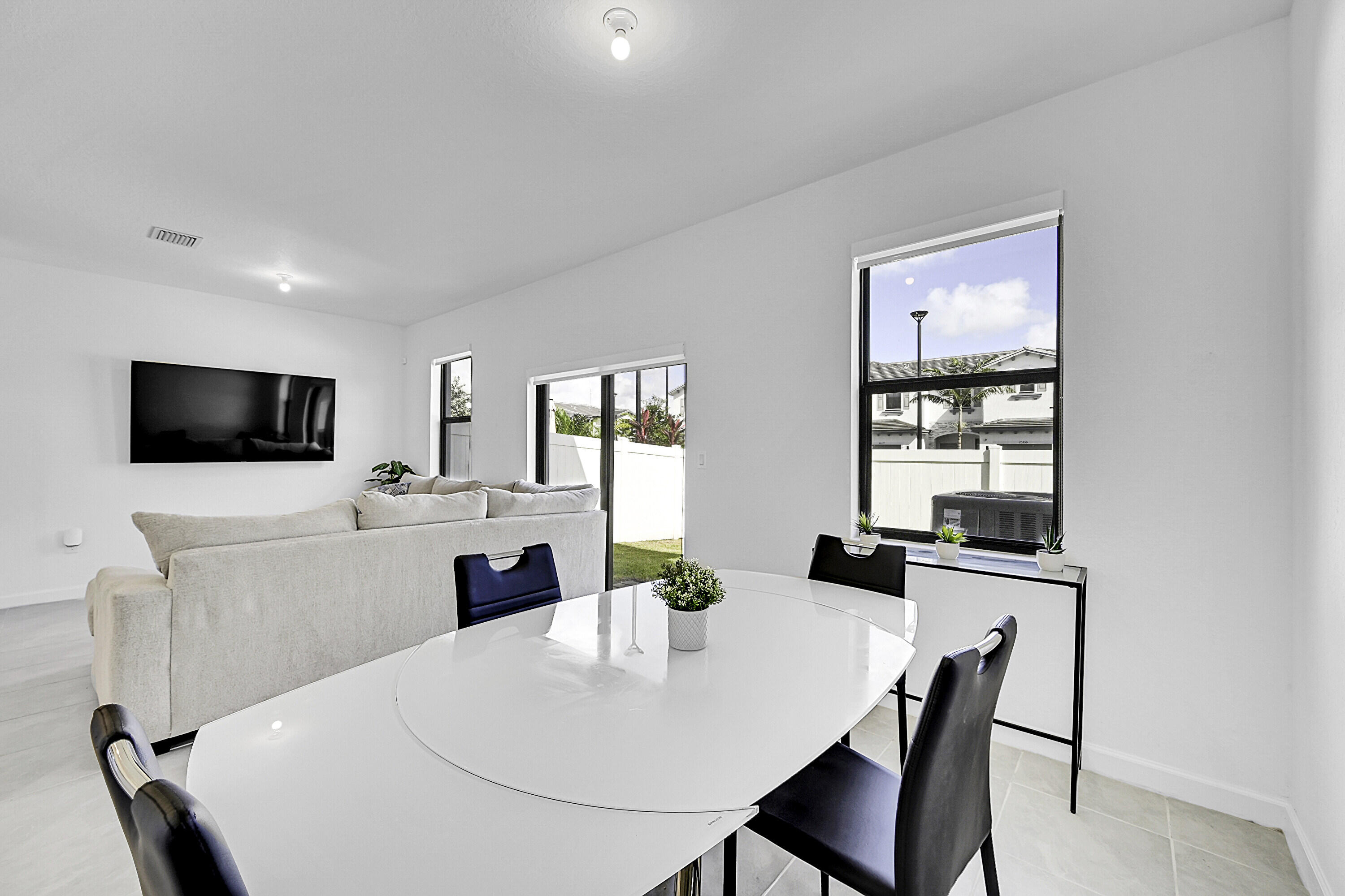 VISTA LAGO - Residential