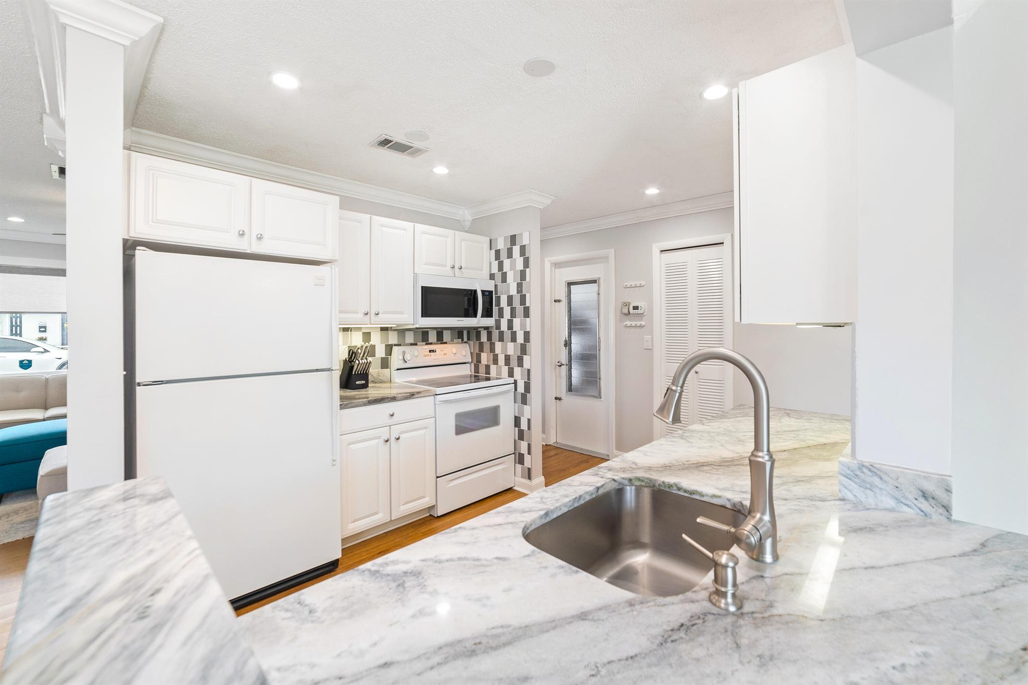 PALM BEACH LEISUREVILLE SEC 9 - Residential