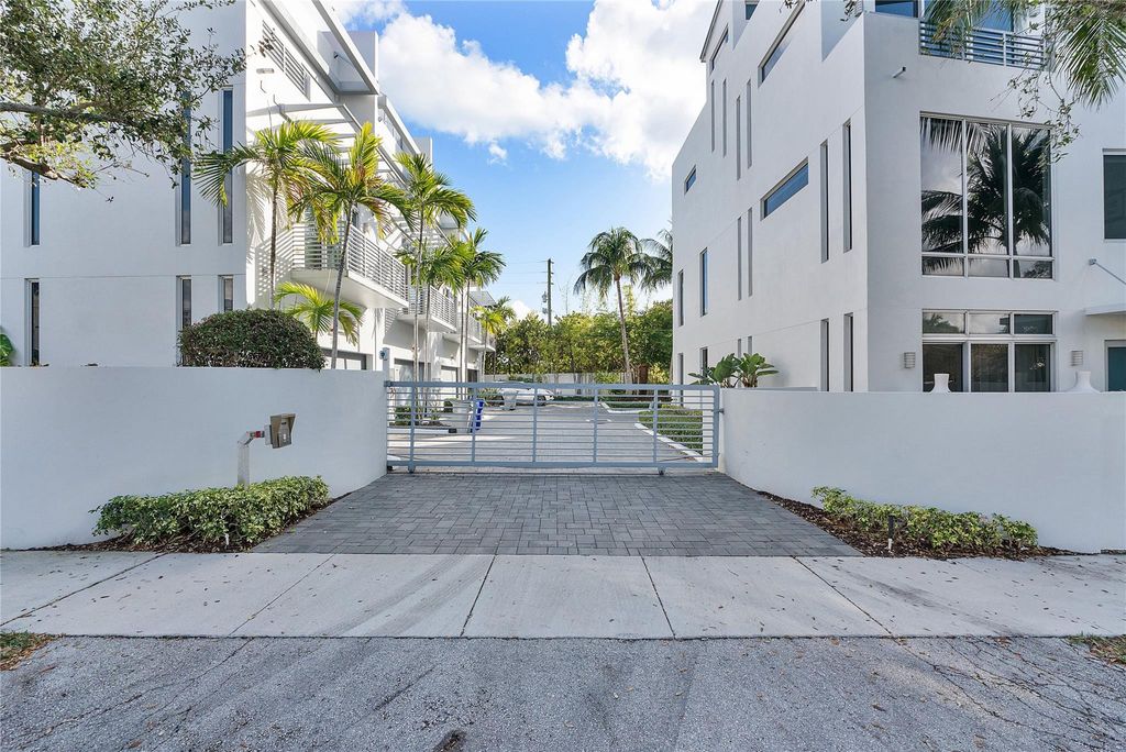 Photo of 3266 NE 15th Street, Pompano Beach, FL 33062 (MLS # F10549596)