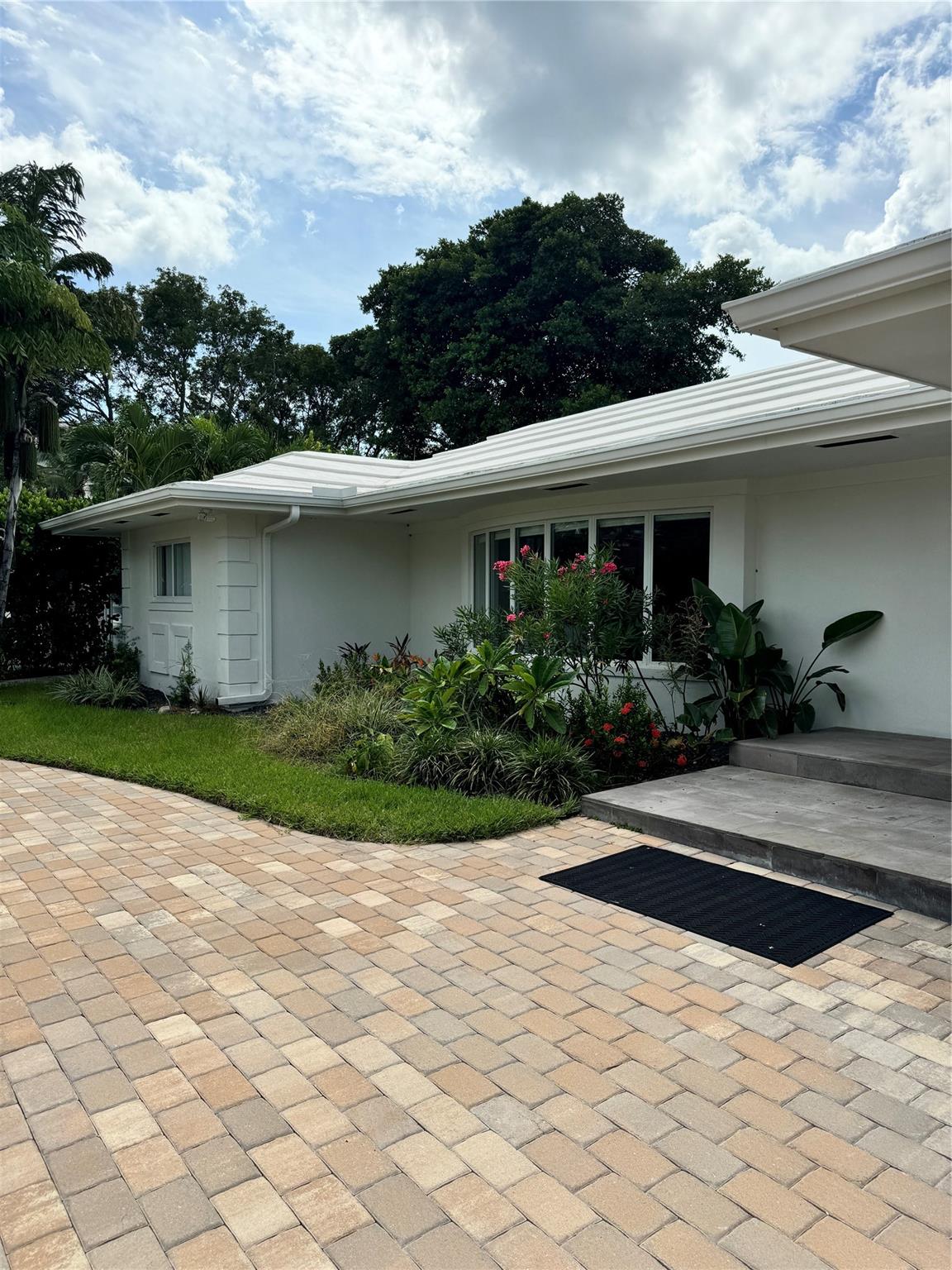 2020 Coral Reef Dr