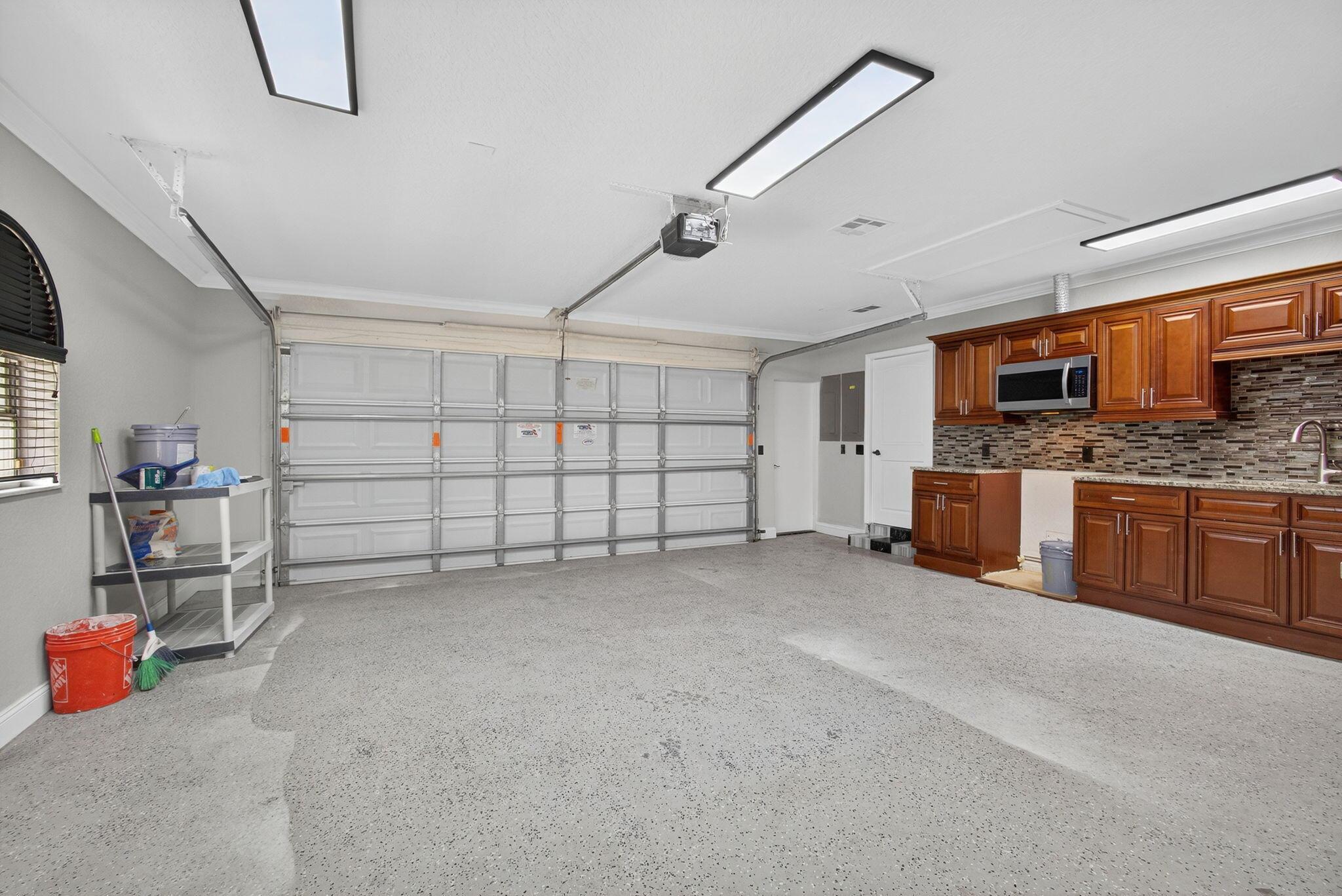 MEADOW WOOD OF THE LANDIN - Residential