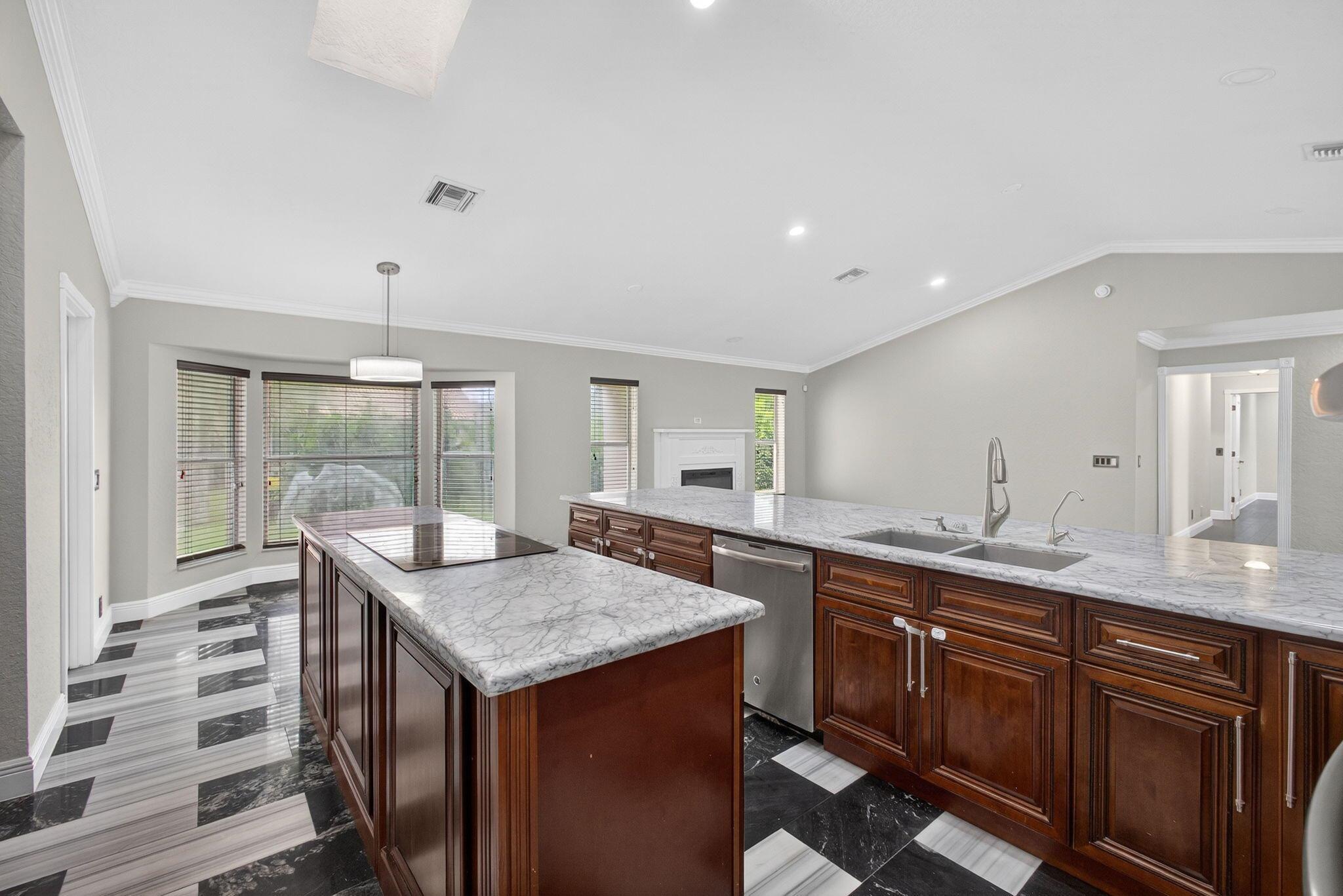 MEADOW WOOD OF THE LANDIN - Residential