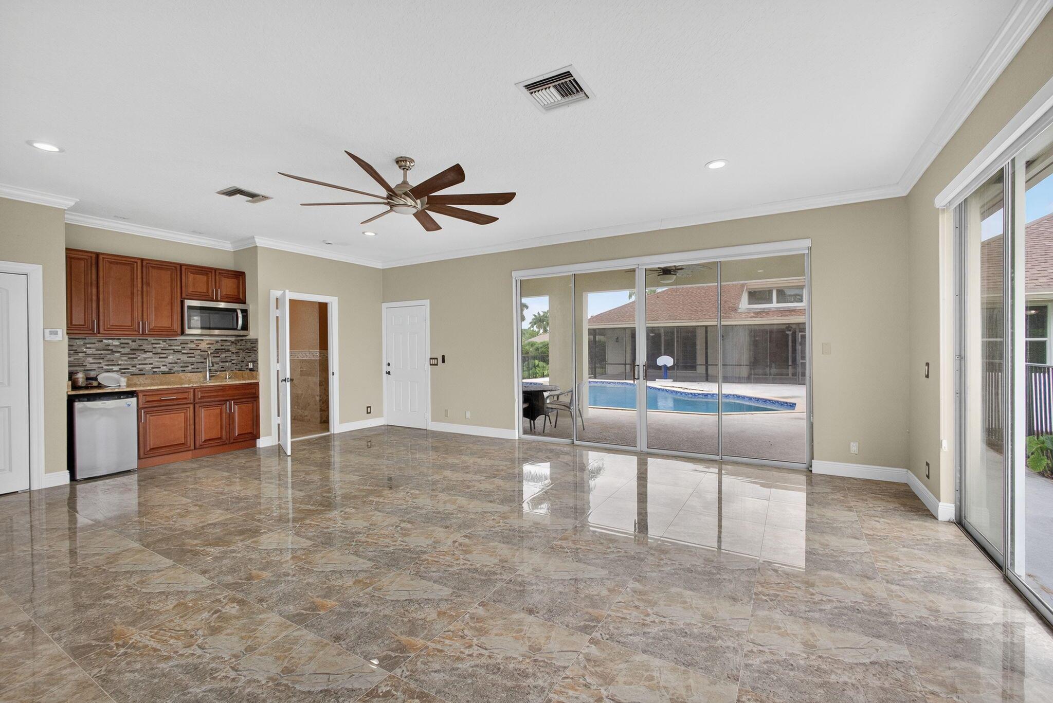 MEADOW WOOD OF THE LANDIN - Residential