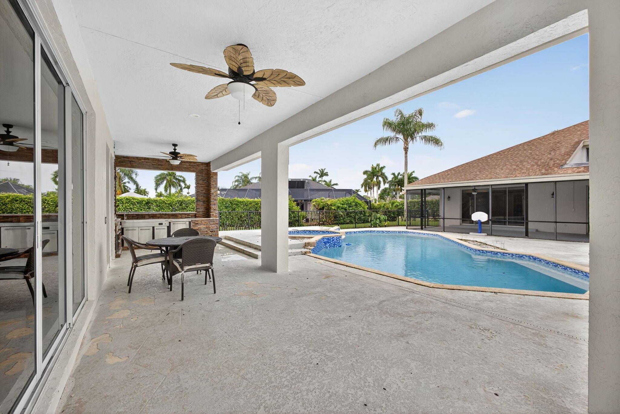 MEADOW WOOD OF THE LANDIN - Residential