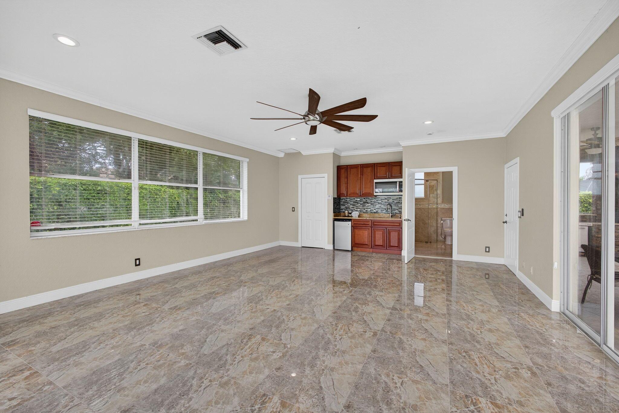 MEADOW WOOD OF THE LANDIN - Residential