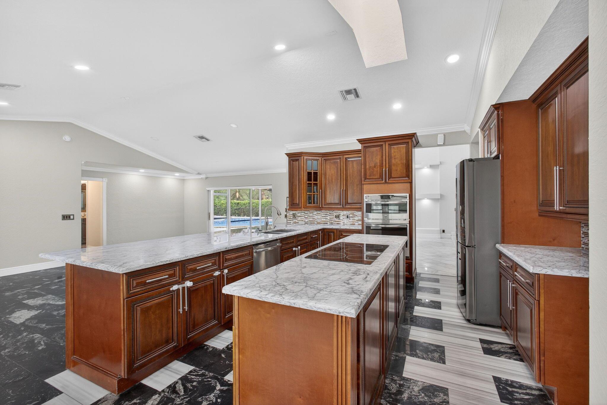 MEADOW WOOD OF THE LANDIN - Residential