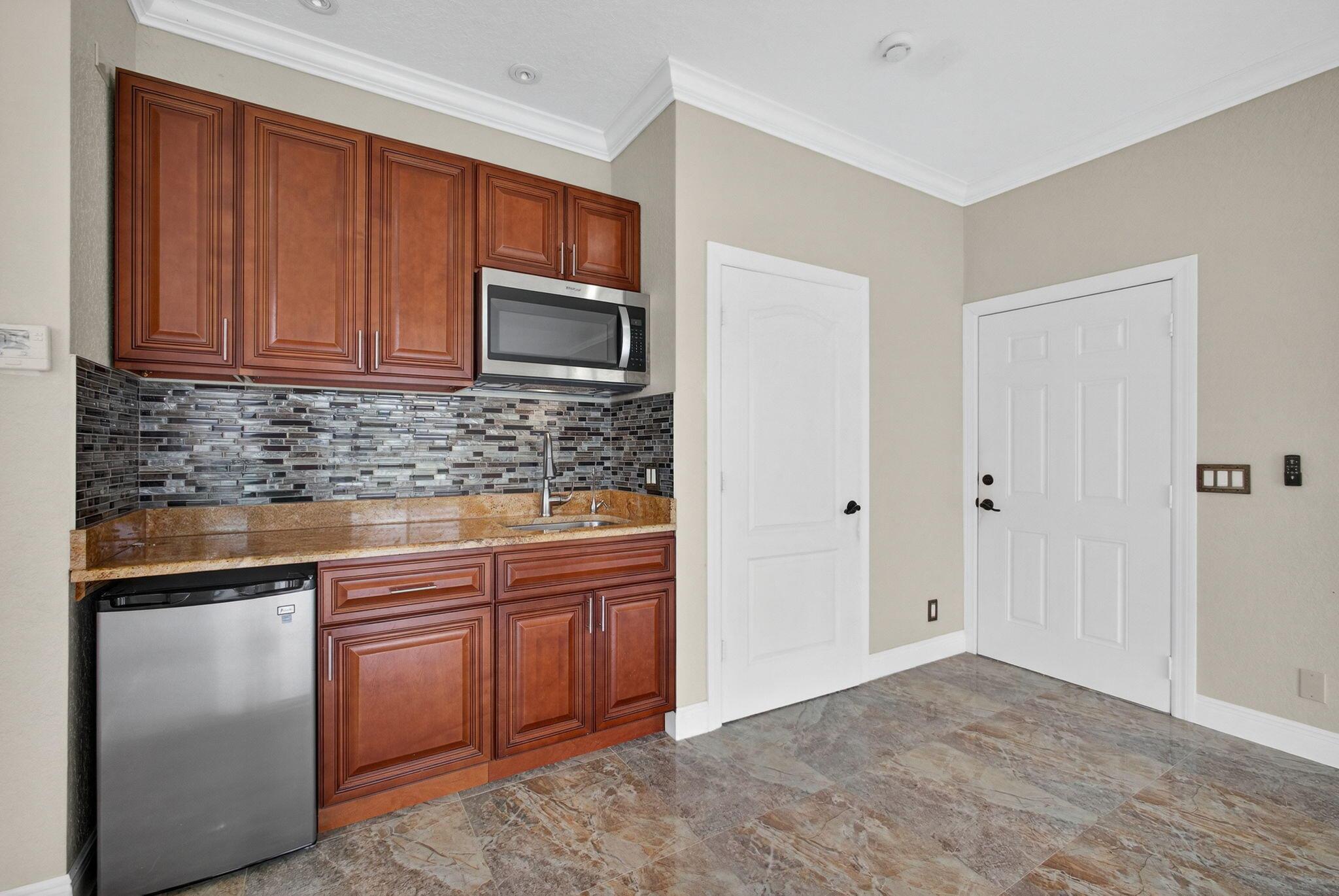 MEADOW WOOD OF THE LANDIN - Residential