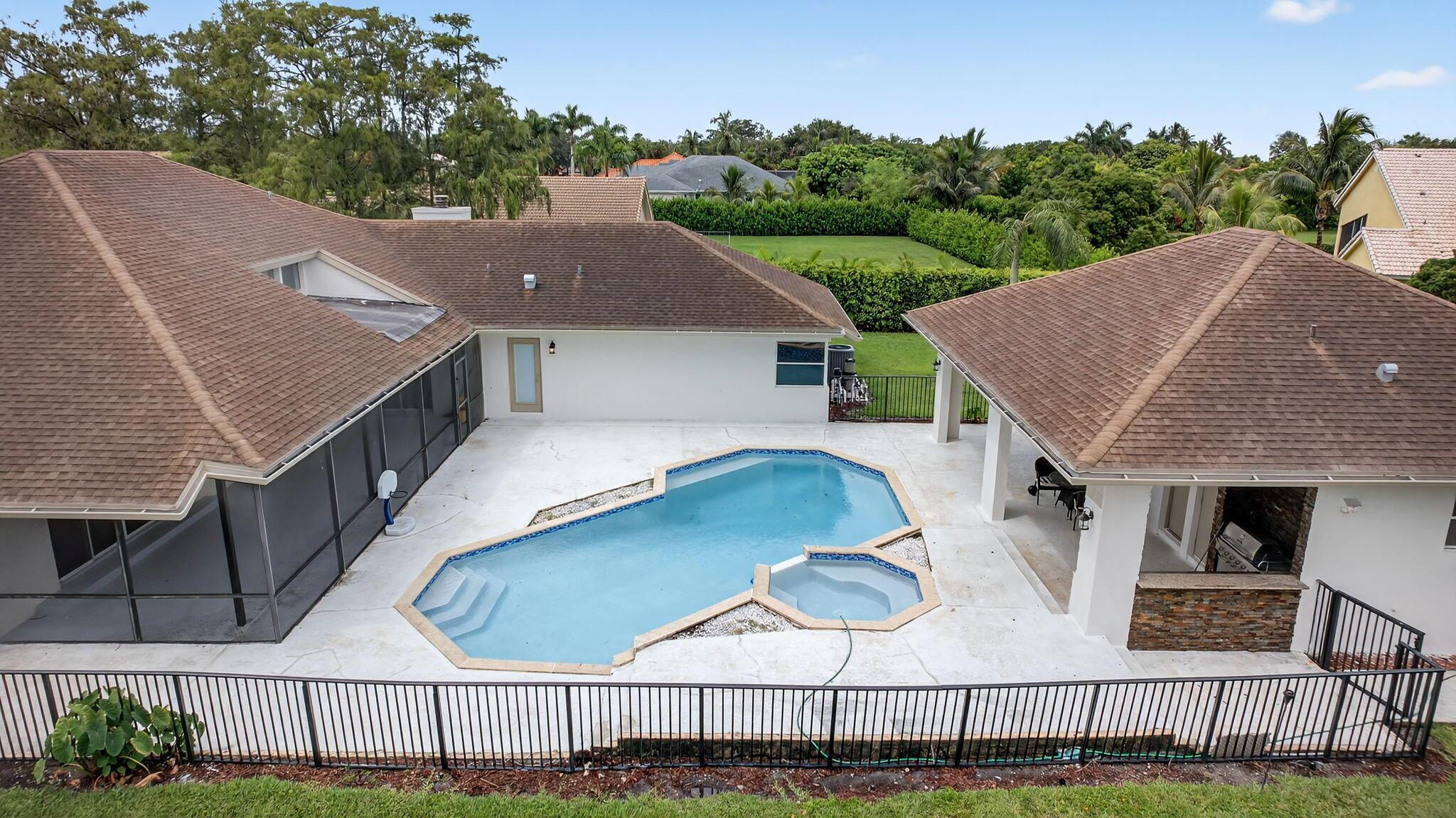 MEADOW WOOD OF THE LANDIN - Residential