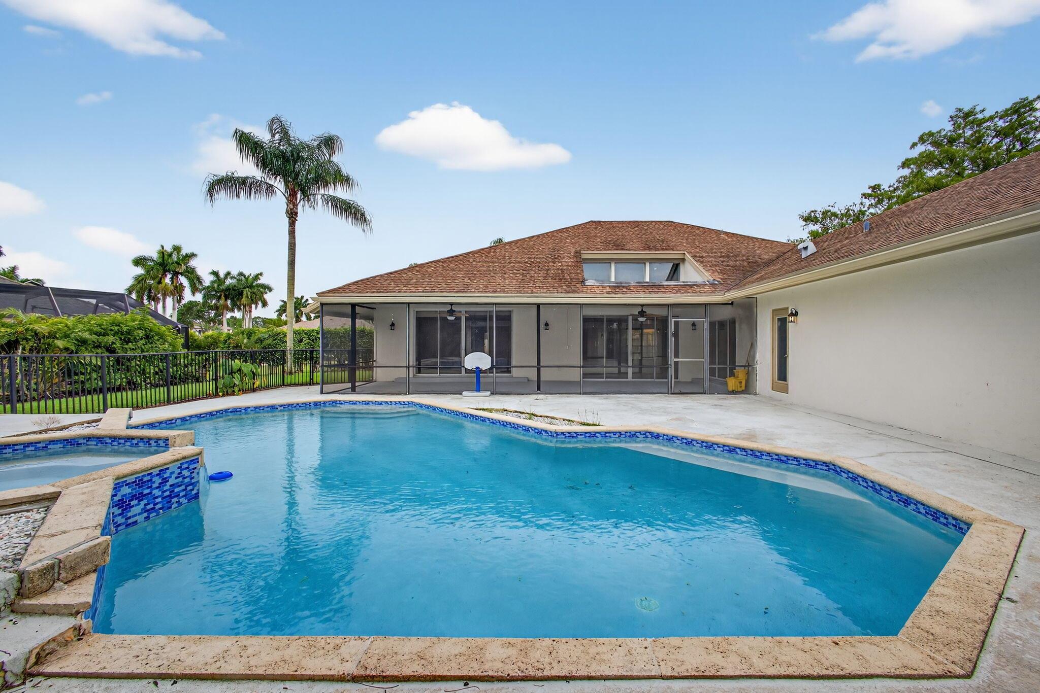 MEADOW WOOD OF THE LANDIN - Residential