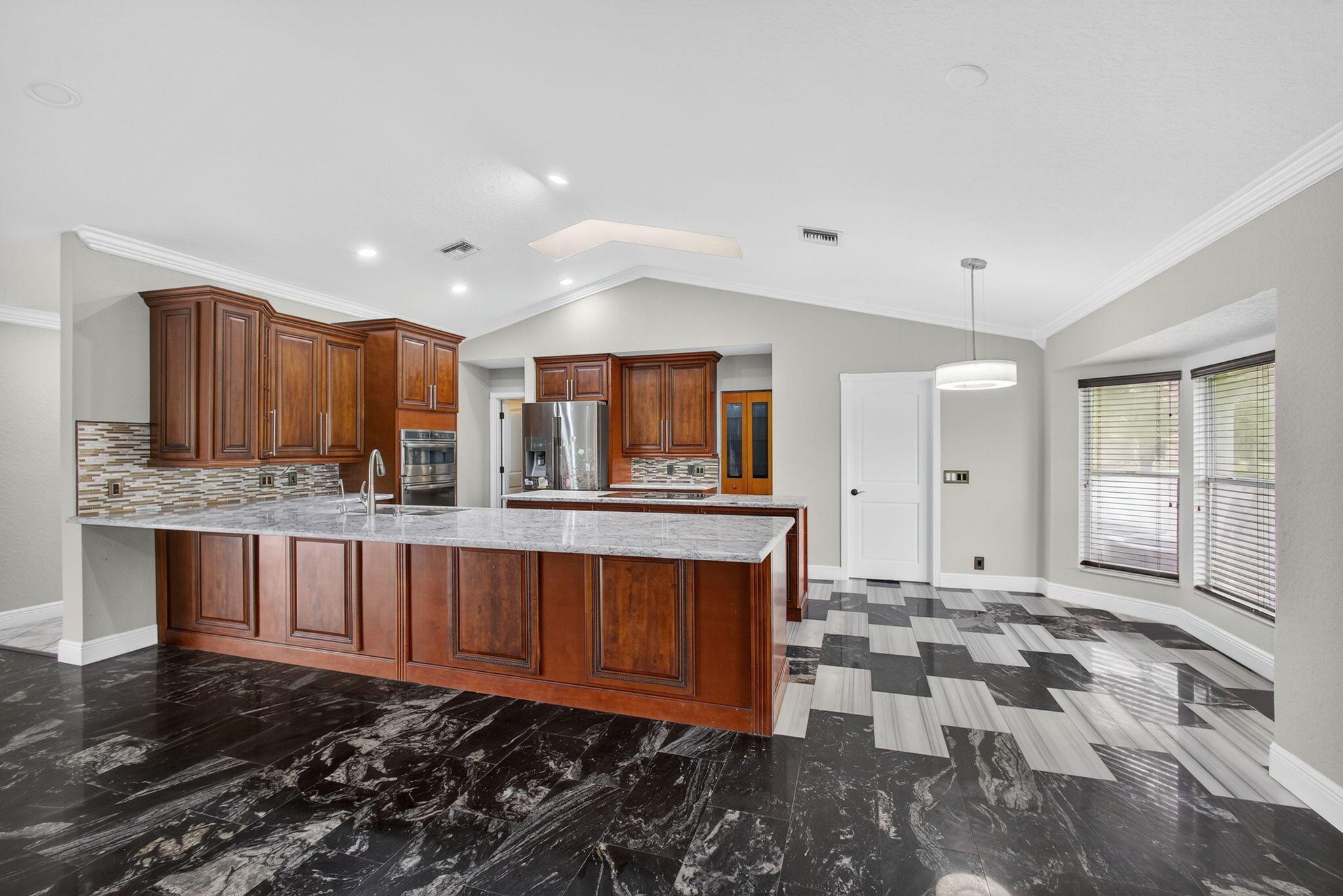 MEADOW WOOD OF THE LANDIN - Residential