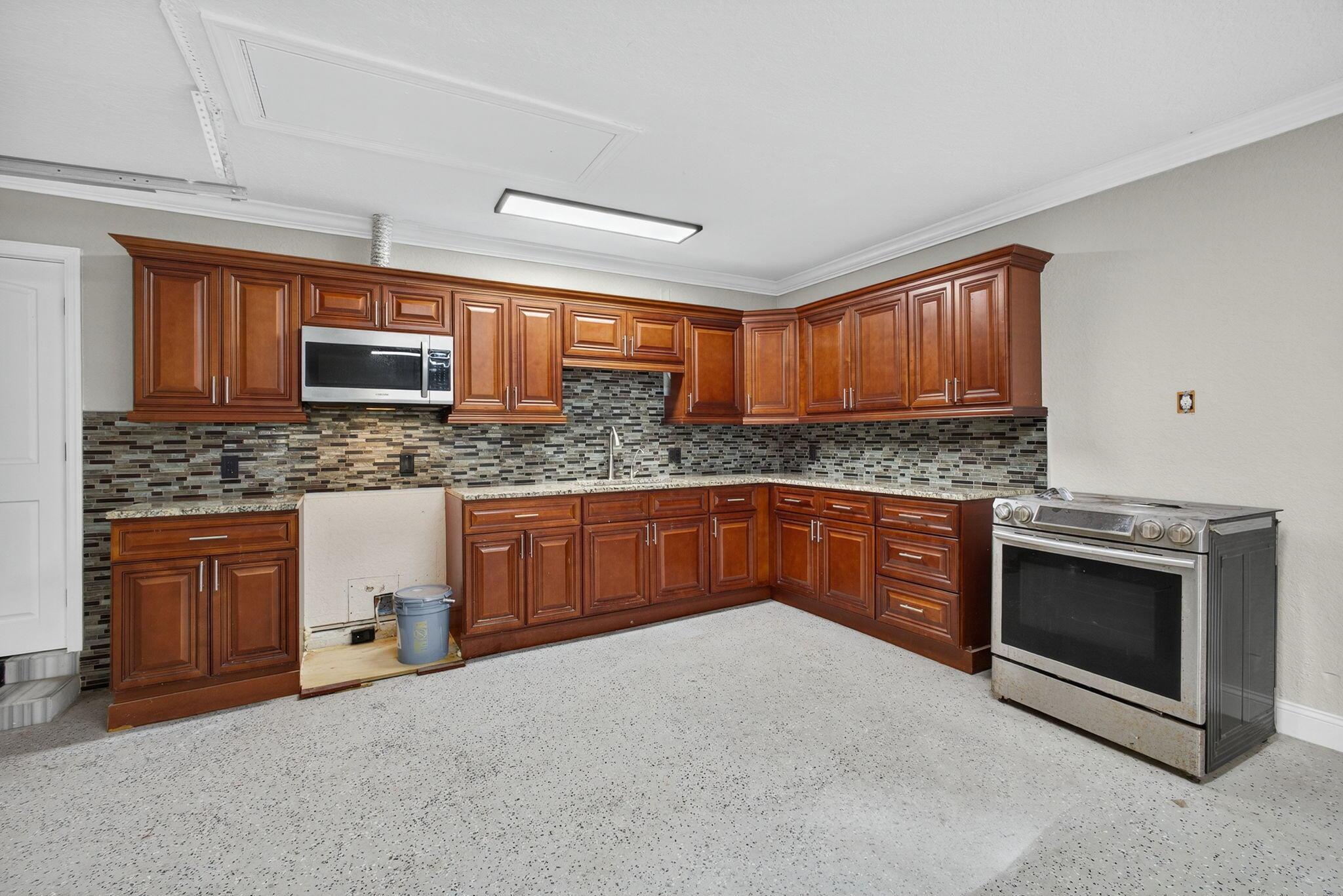 MEADOW WOOD OF THE LANDIN - Residential