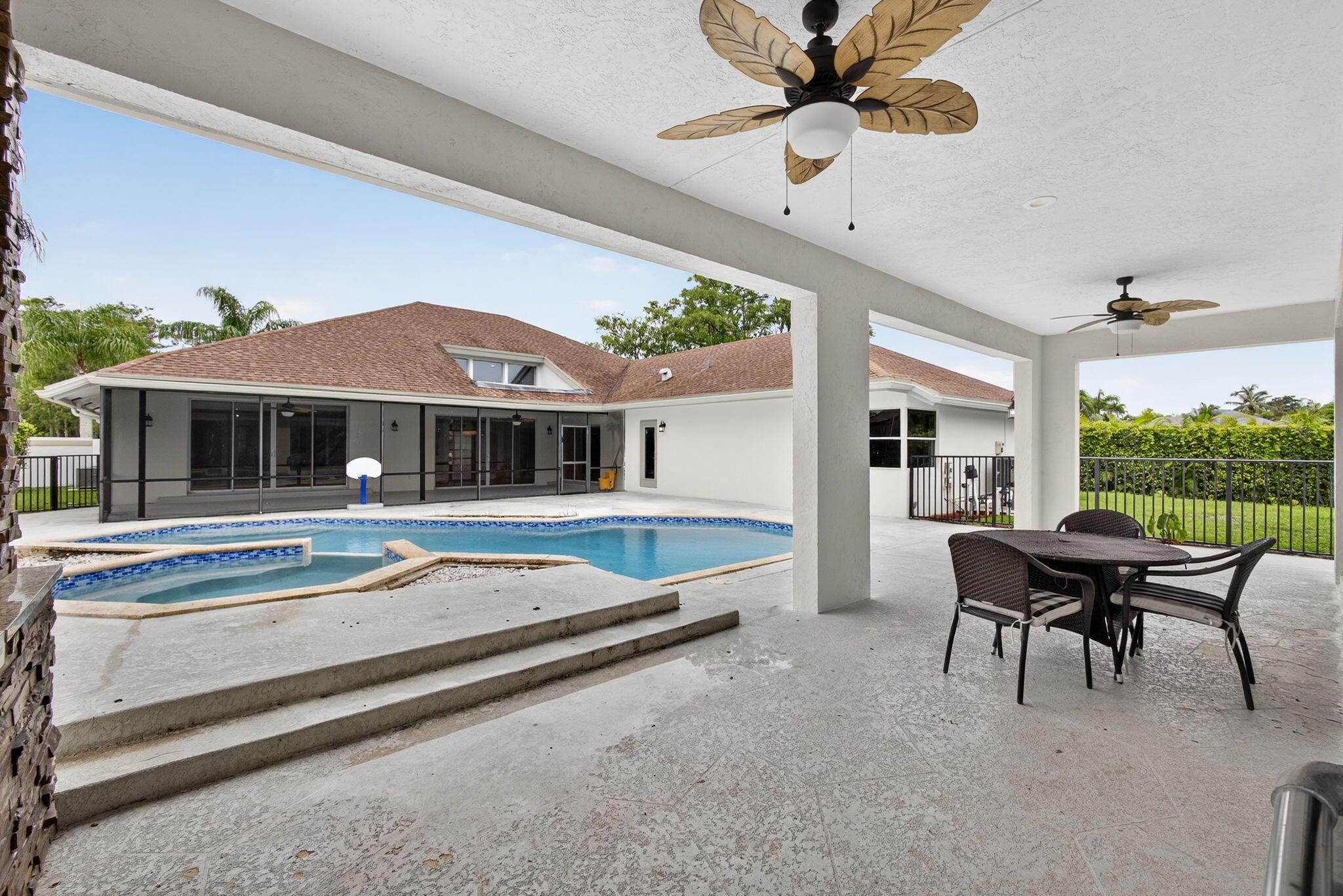 MEADOW WOOD OF THE LANDIN - Residential