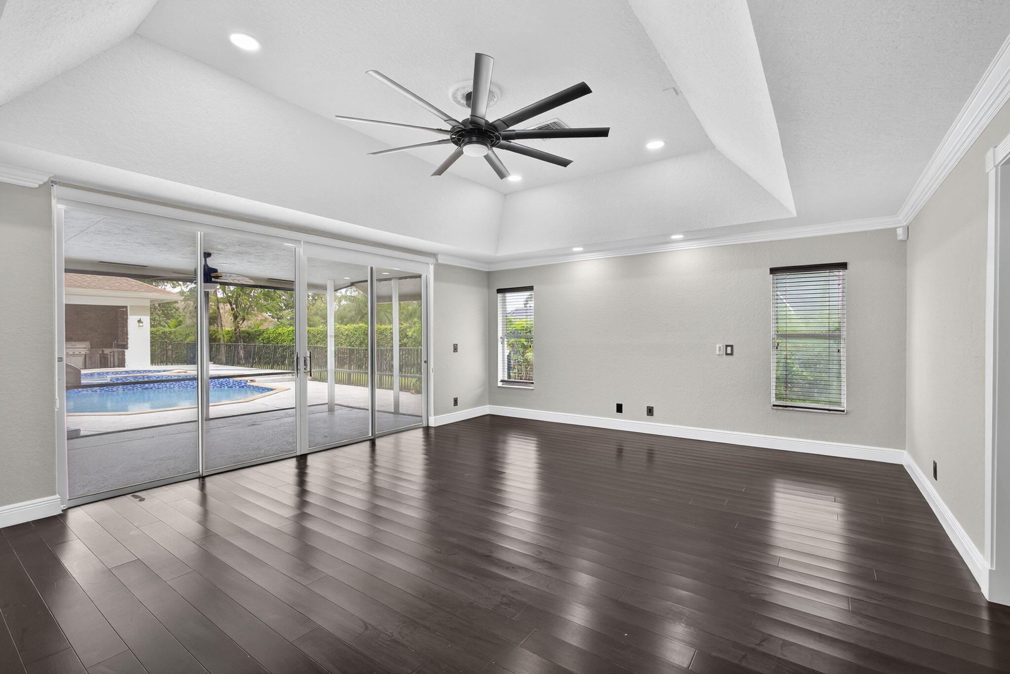 MEADOW WOOD OF THE LANDIN - Residential