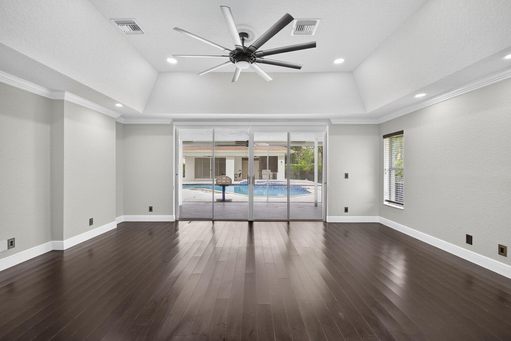 MEADOW WOOD OF THE LANDIN - Residential