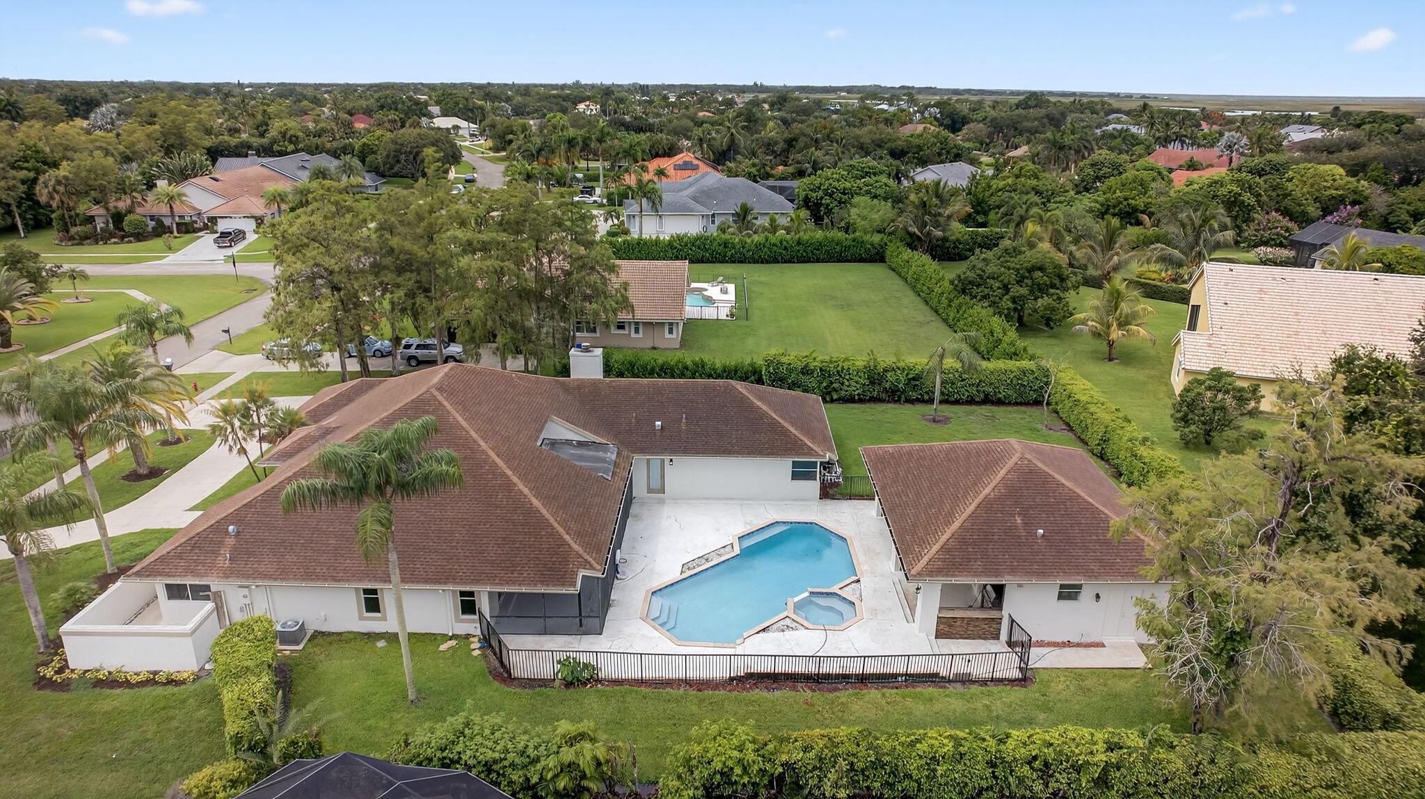 MEADOW WOOD OF THE LANDIN - Residential