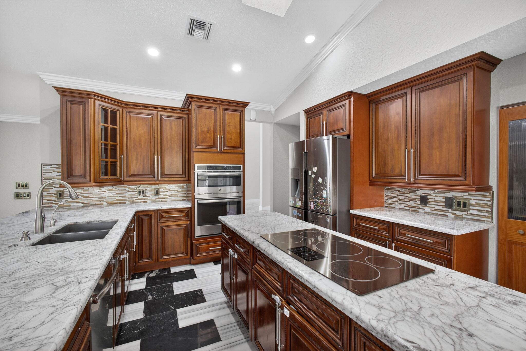 MEADOW WOOD OF THE LANDIN - Residential