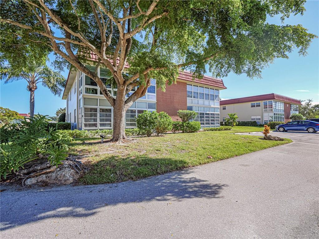 VISTA ROYALE PHASE IV BLDGS 83-111 - Residential