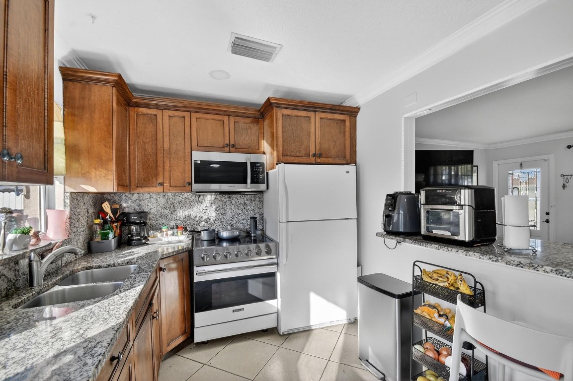 LAKE WORTH HILLS 2ND ADD - Residential